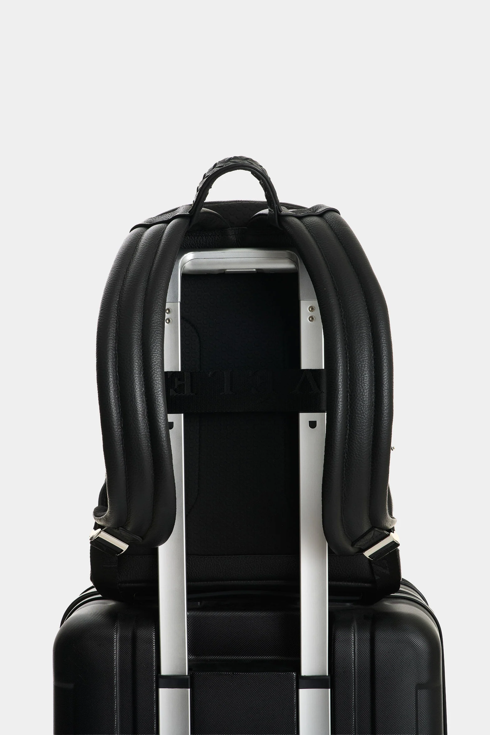 Alava mini leather backpack for women - Image 3