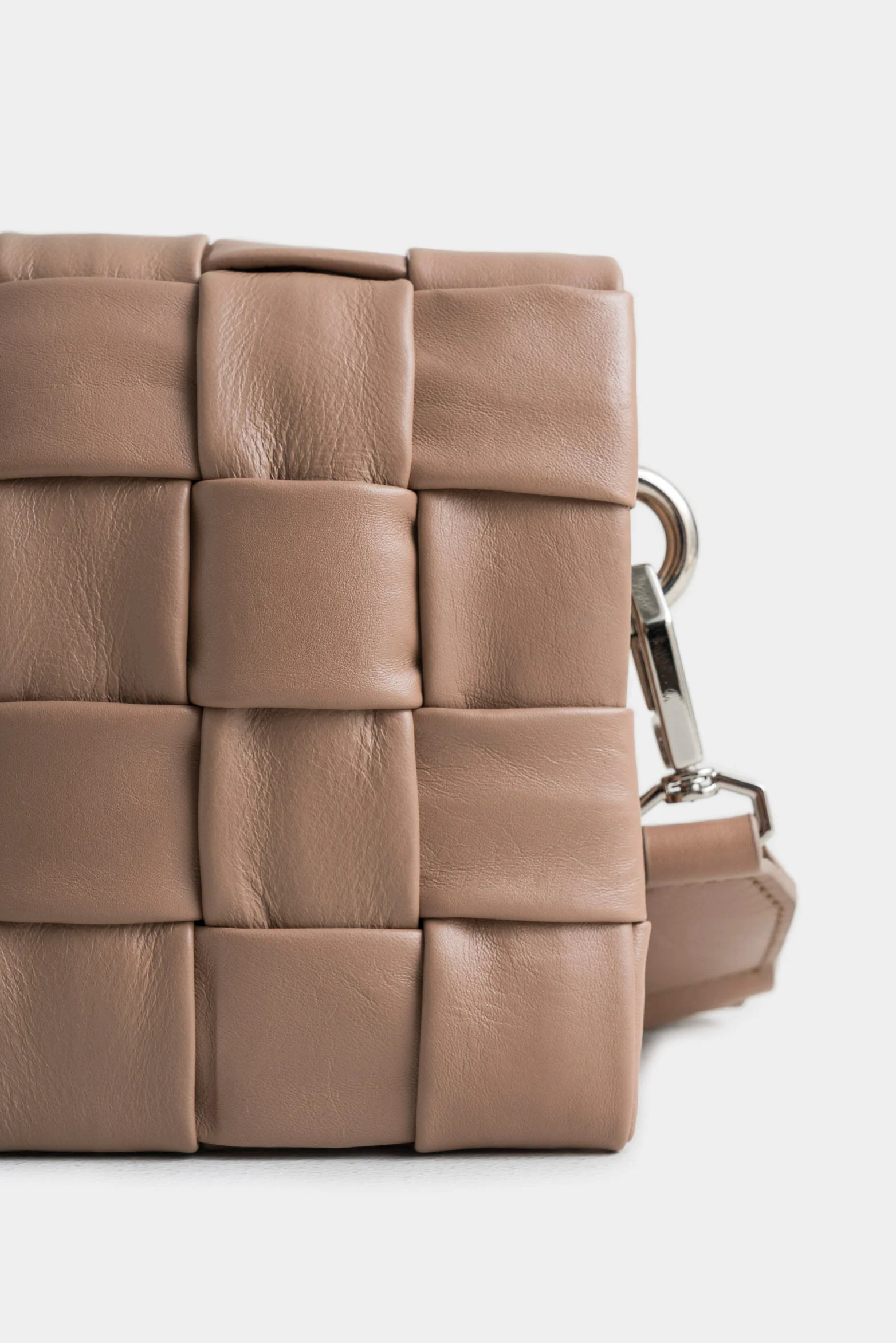 Alpin Leather Crossbody Bag for Women with Woven Flap - Image 4