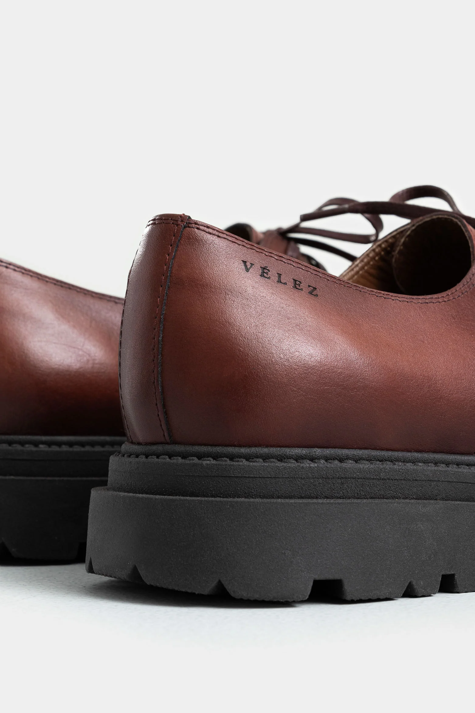 Arezzo Corded Leather Shoes for Men with Aged Effect - Image 5