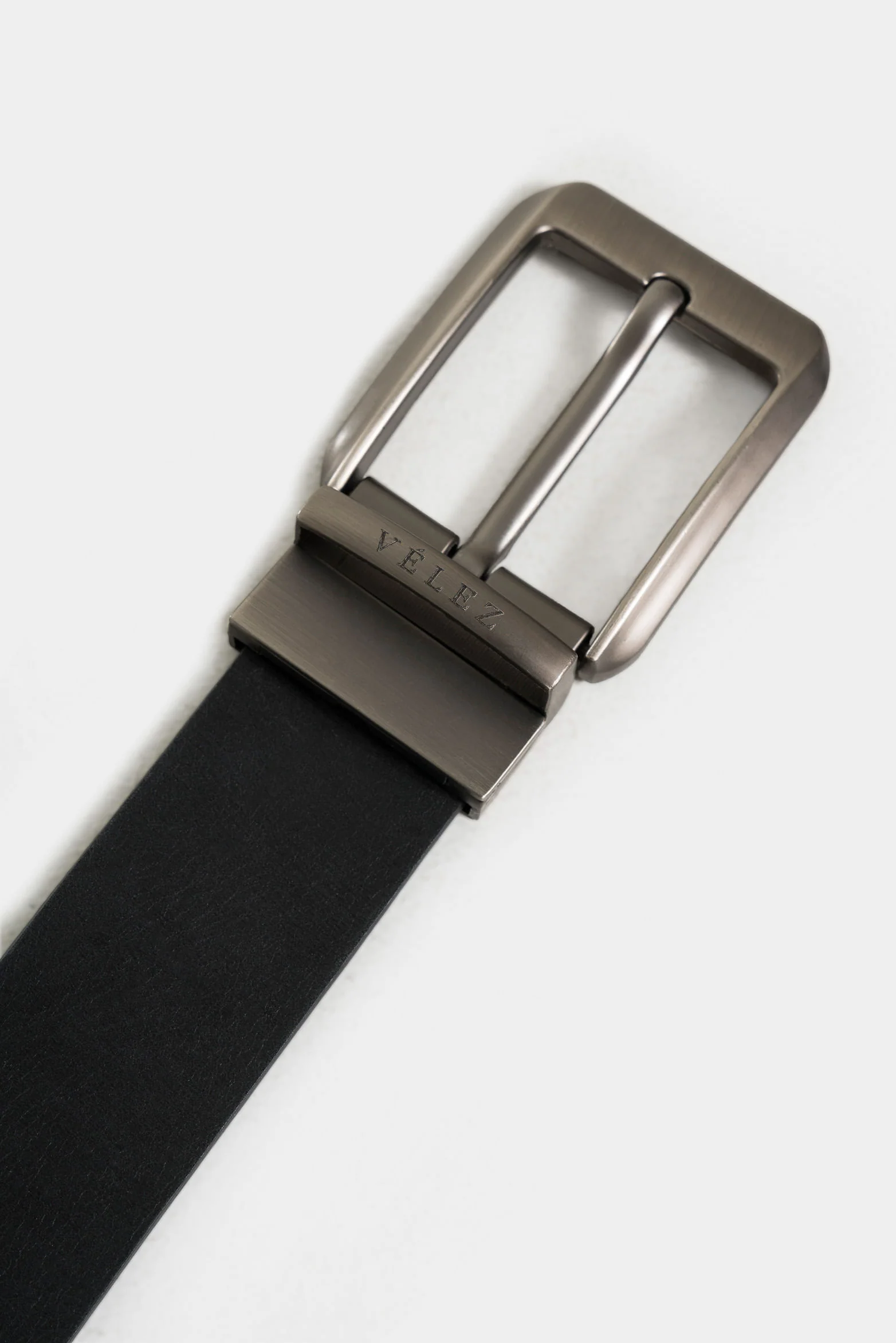 Arizona reversible leather belt for men with artisanal gradient finish - Image 4