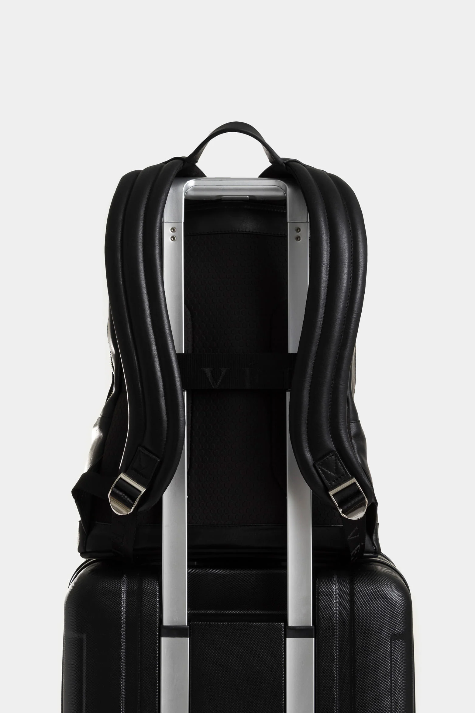 Brumia structured leather backpack for women - Image 3