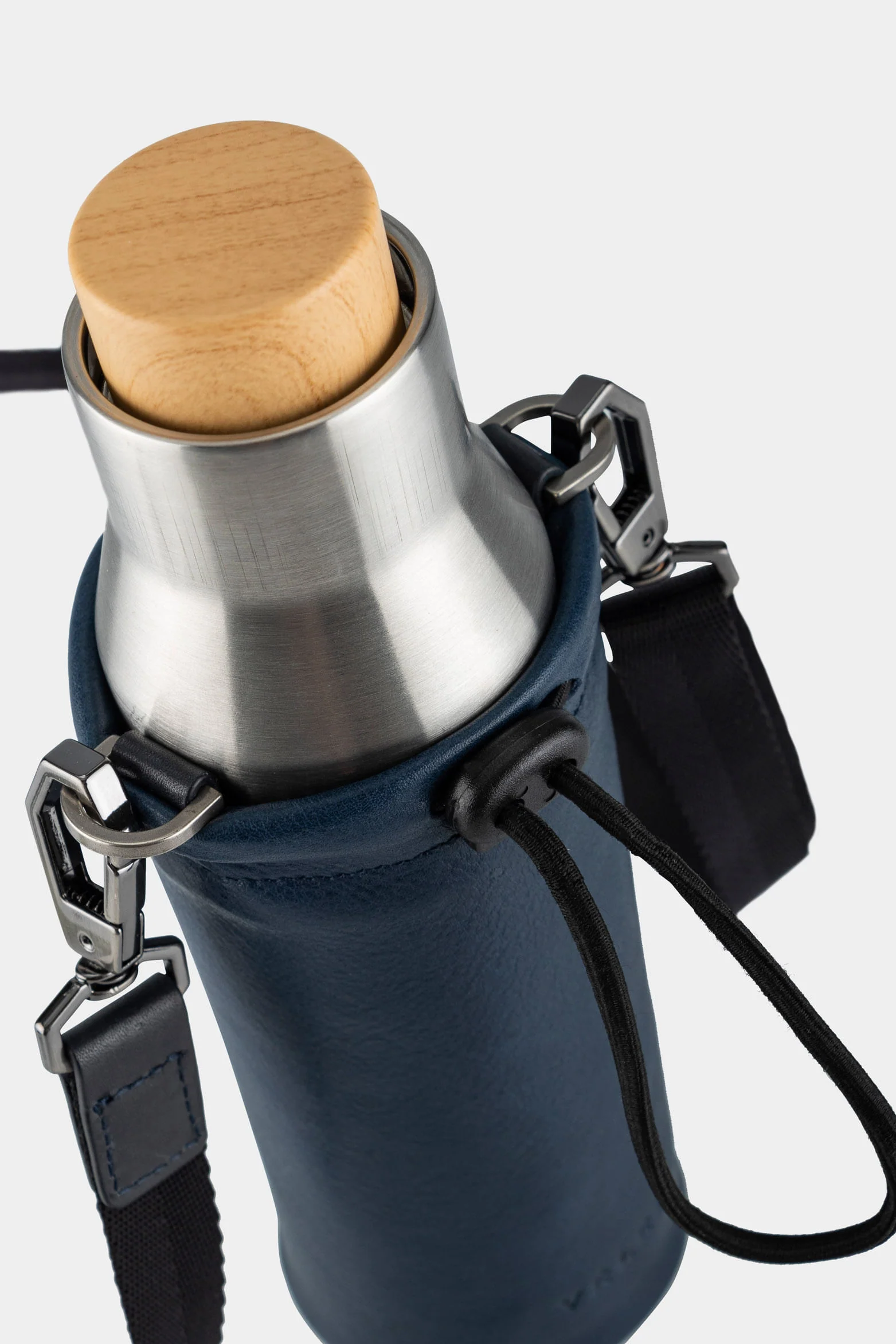 Brunei Leather Bottle Holder with Metallic Thermos - Image 5