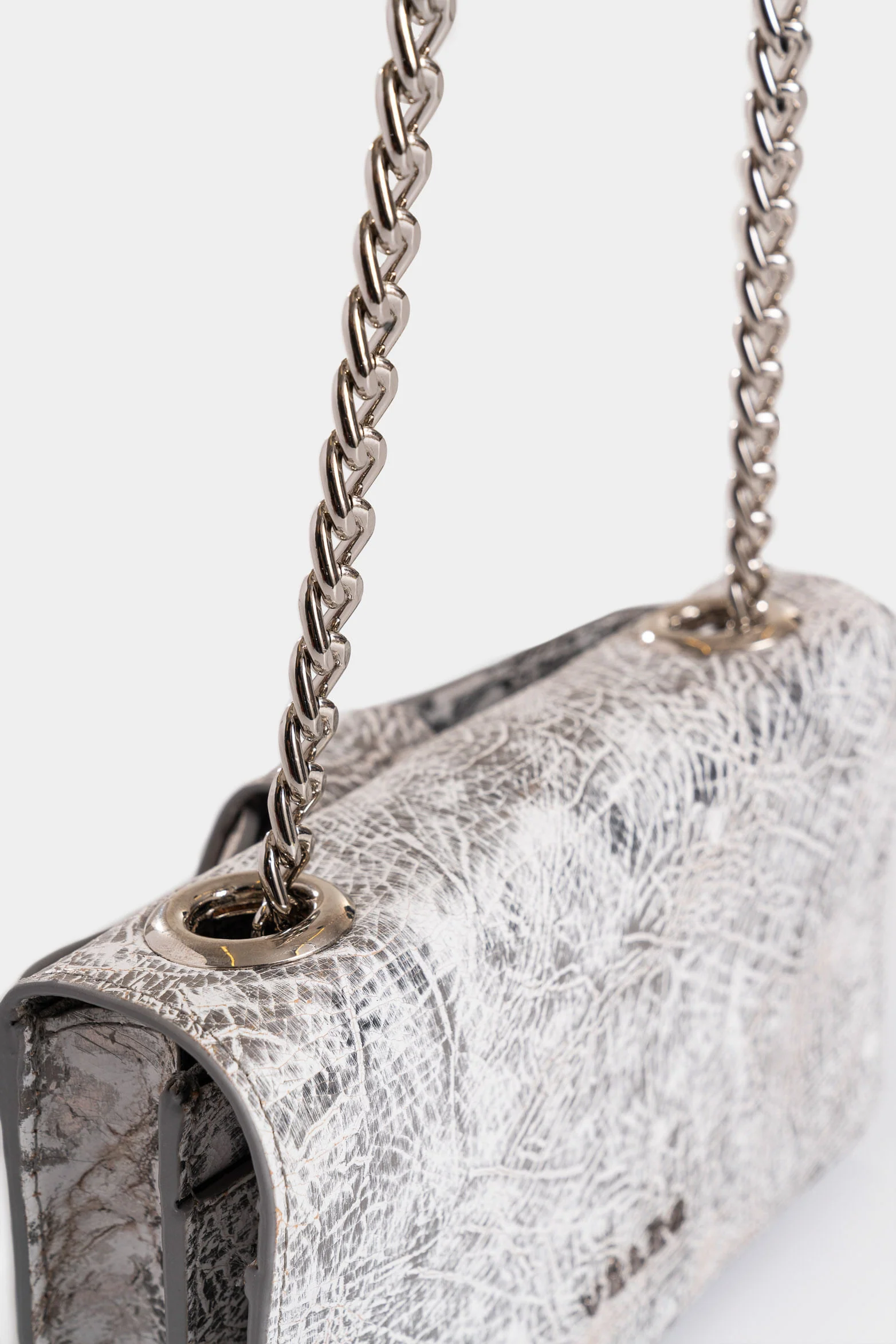 Budda cracked leather crossbody bag for women with chain detail - Image 4