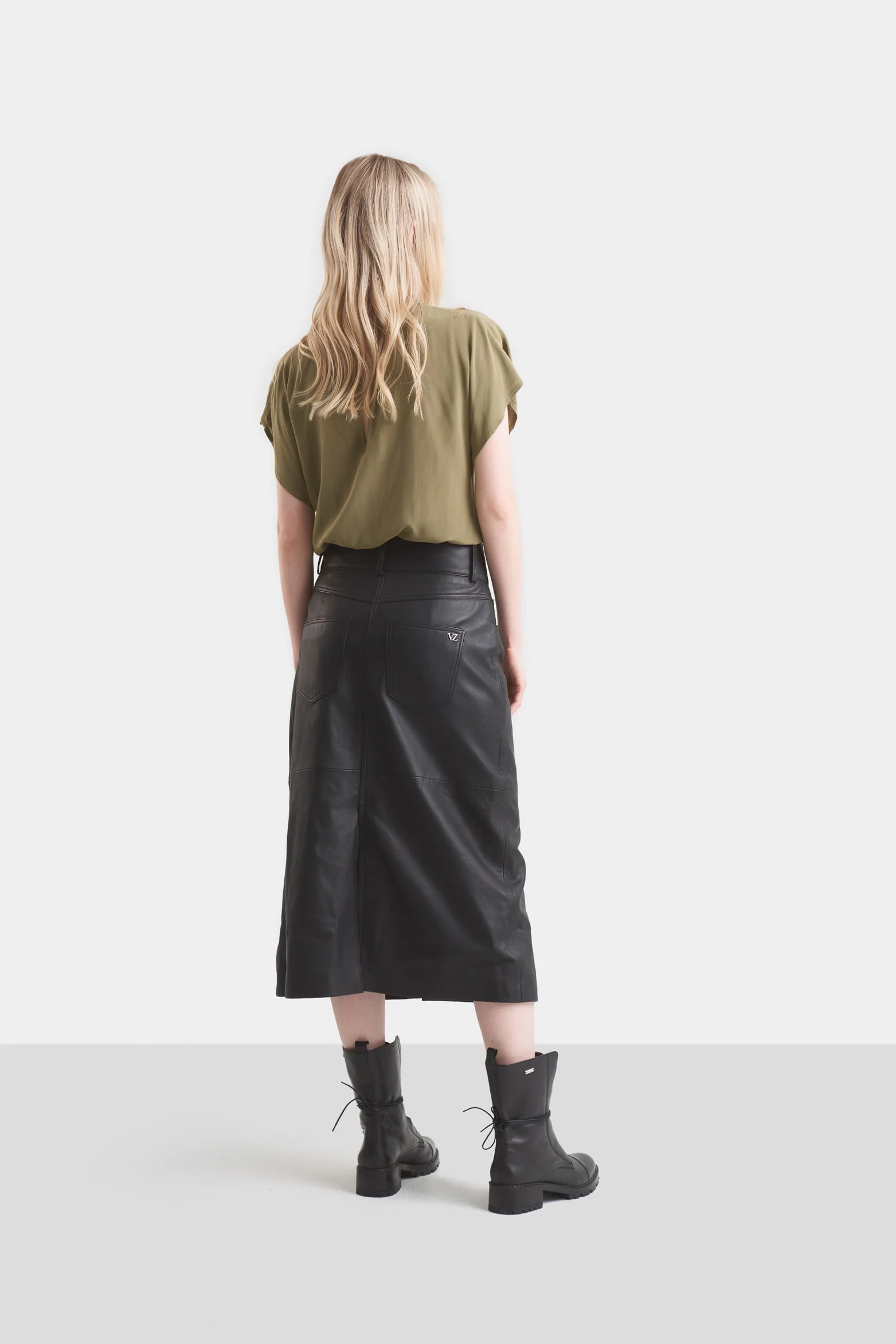Calas Midi Leather Skirt for Women with Wheel Opening - Image 5