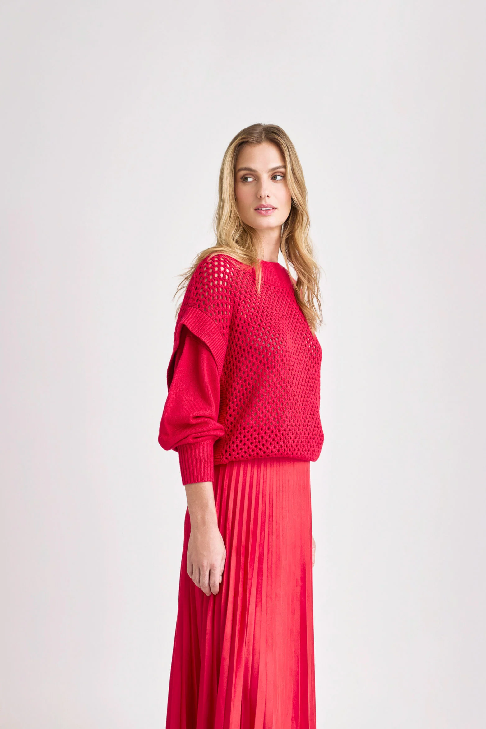 Closed mesh sweater for women in Plum - Image 4