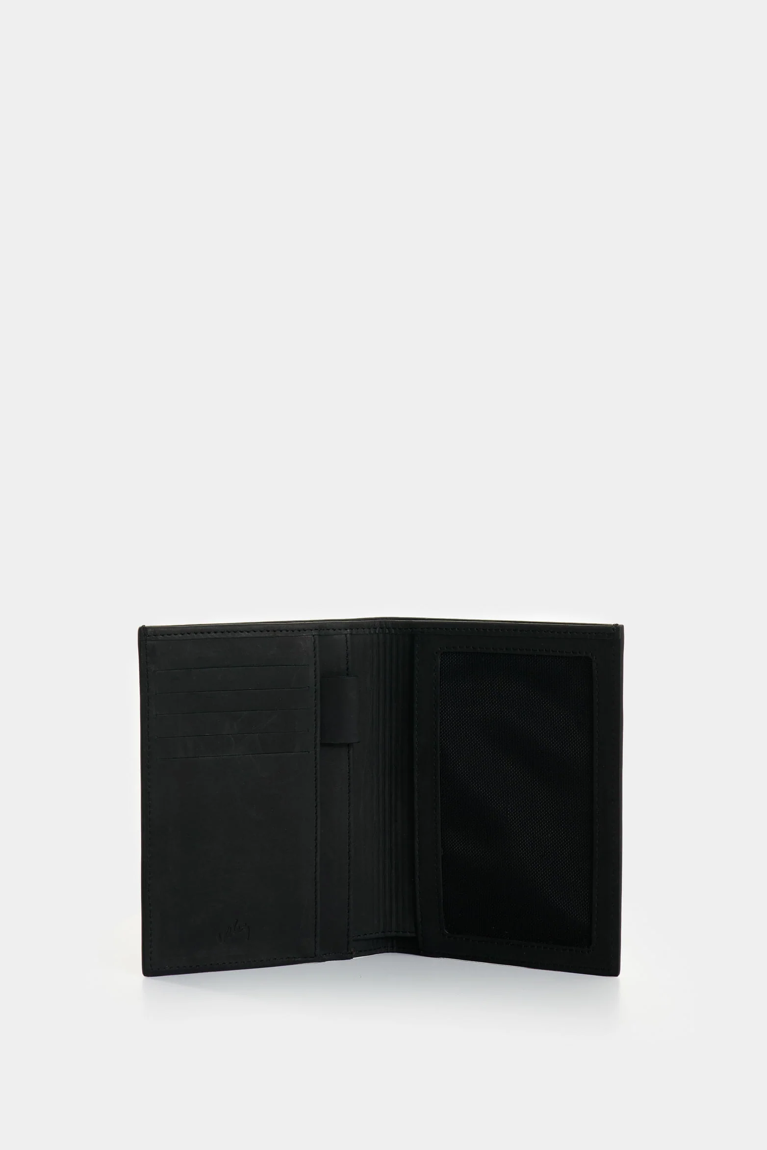 Elon lightweight leather passport holder for men - Image 2