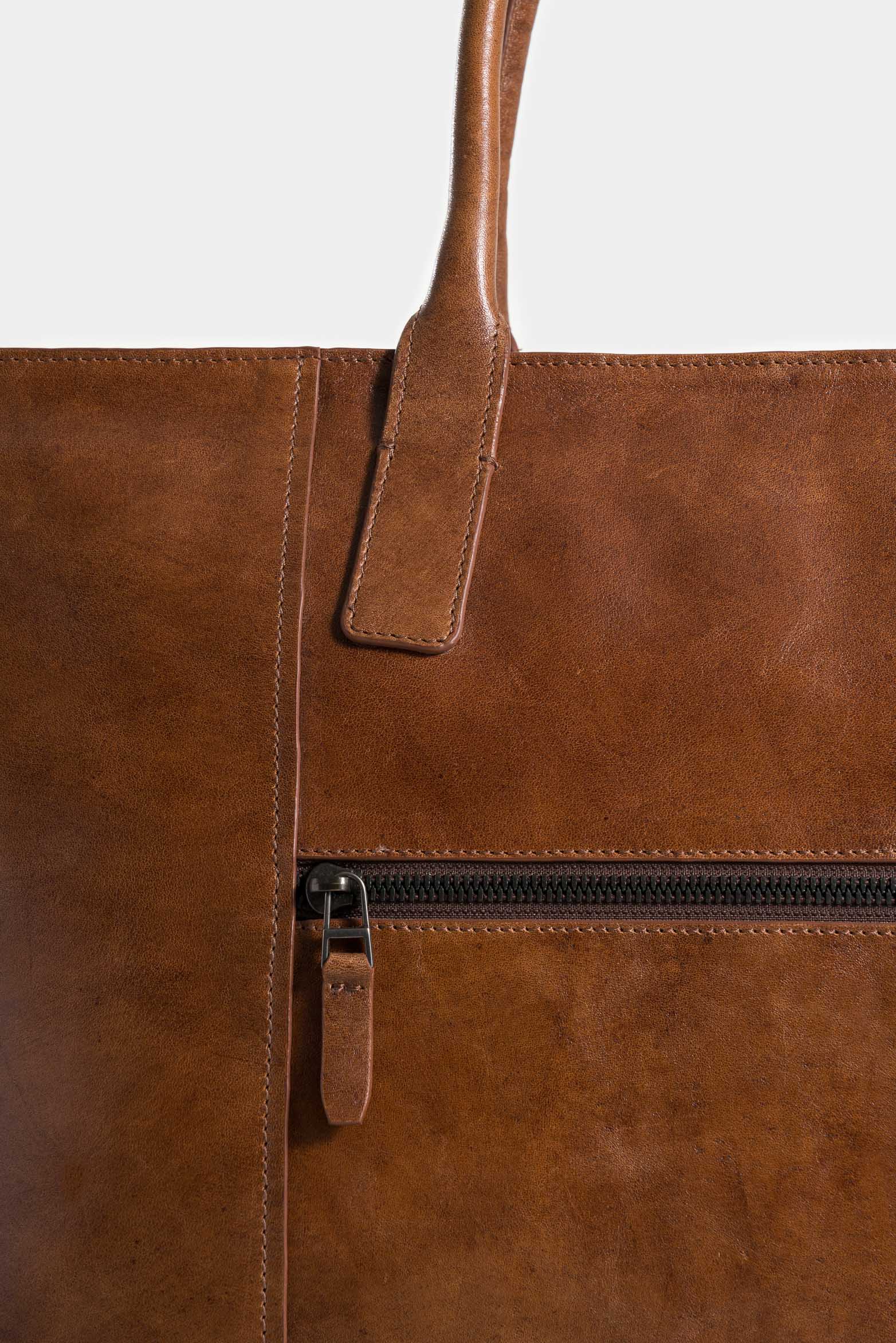 Essential Artisan Effect Leather Shopping Bag for Men - Image 4