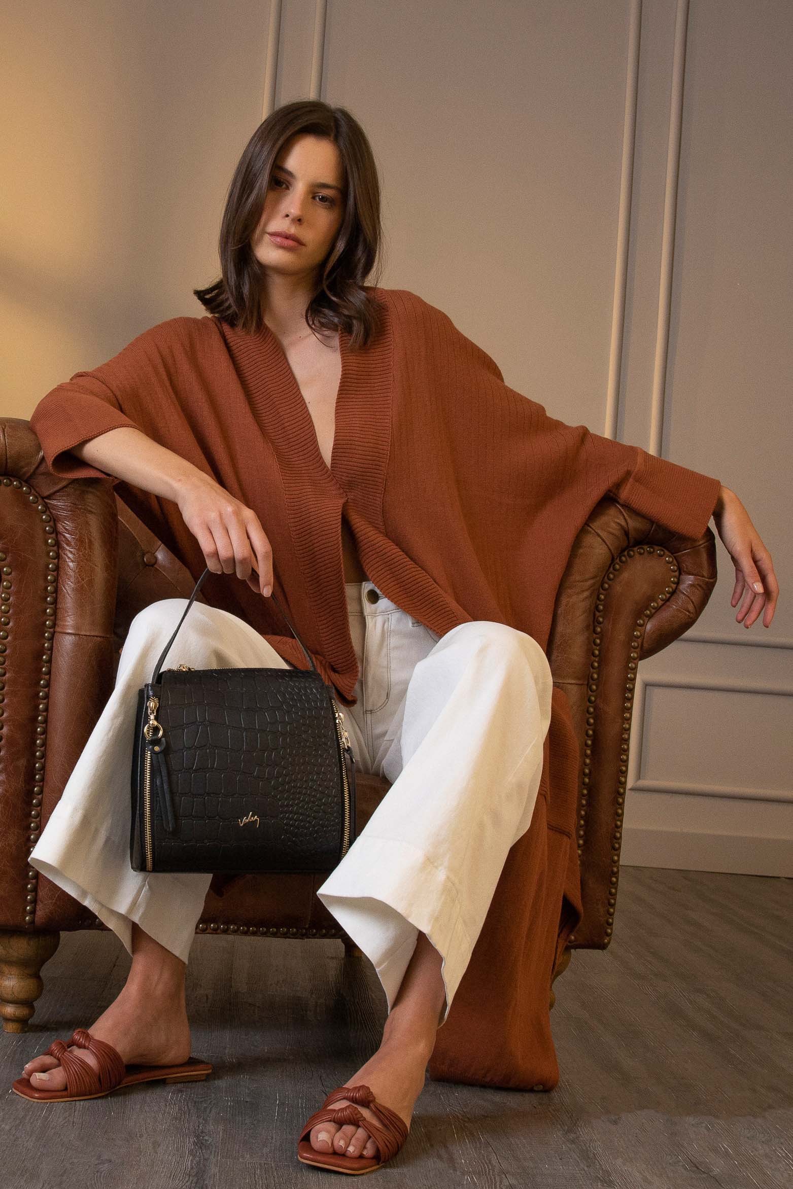 Fez HandHandbags in Embossed Black Leather - Image 2
