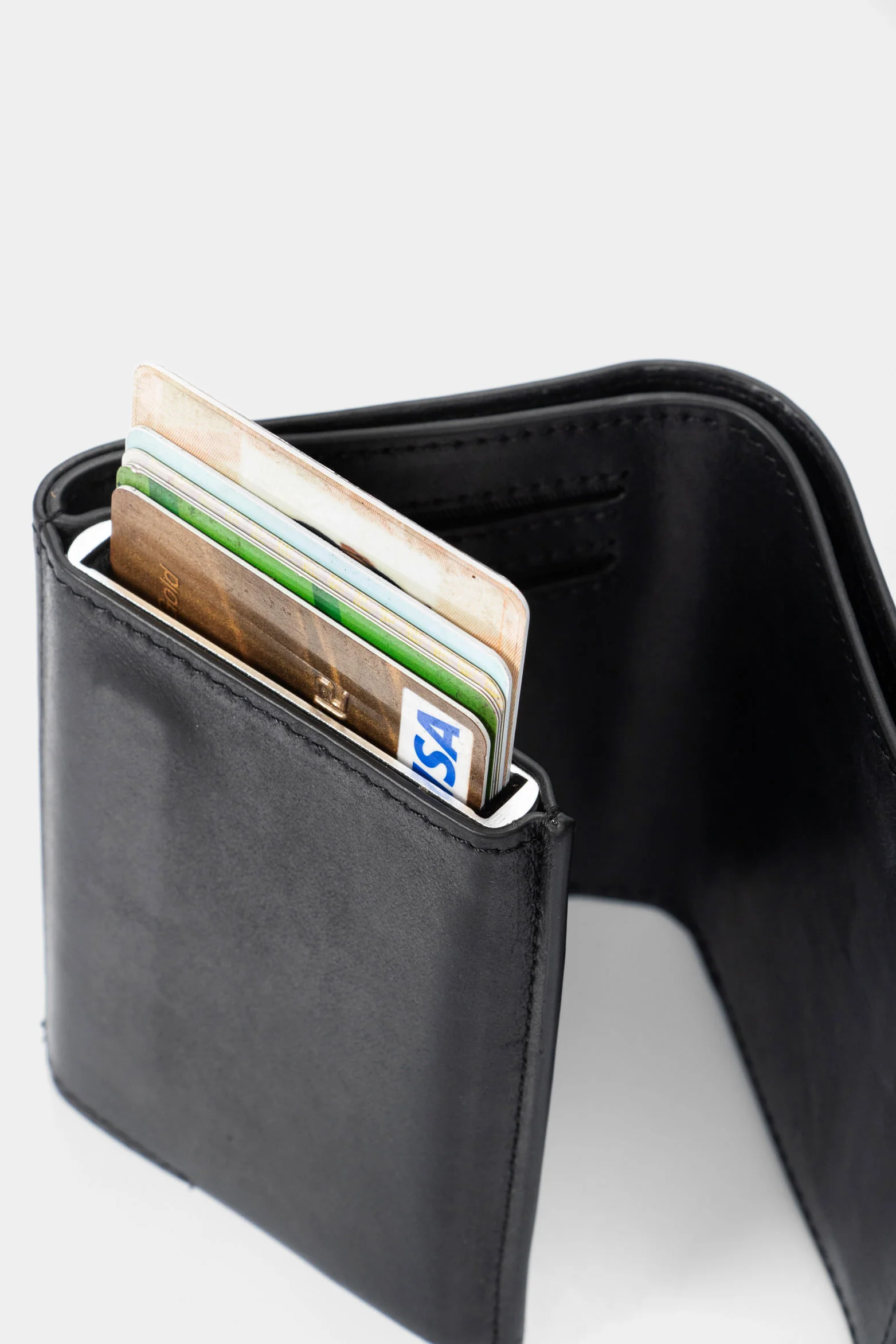Garry Tech Leather Card Holder in Black - Image 4