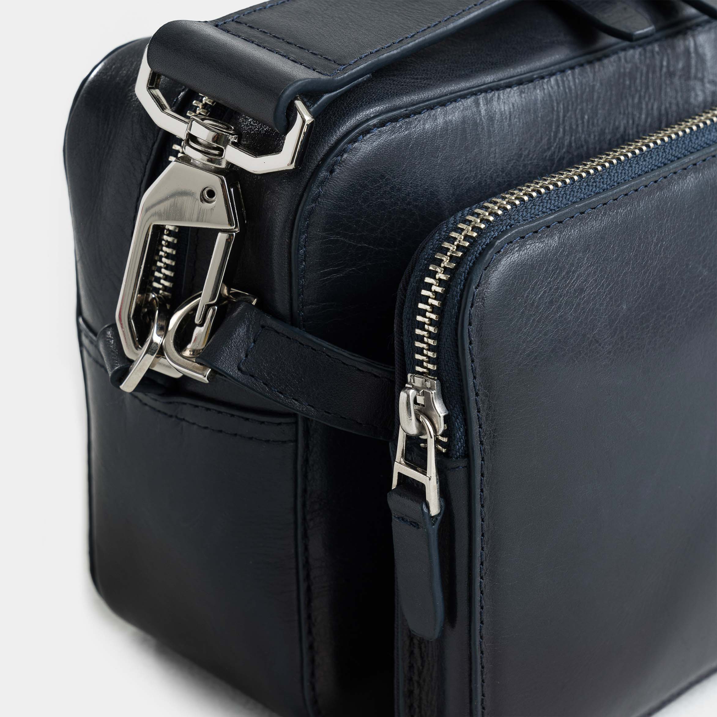 Halo Multifunctional Leather Hands-Free Bag for Men - Image 4