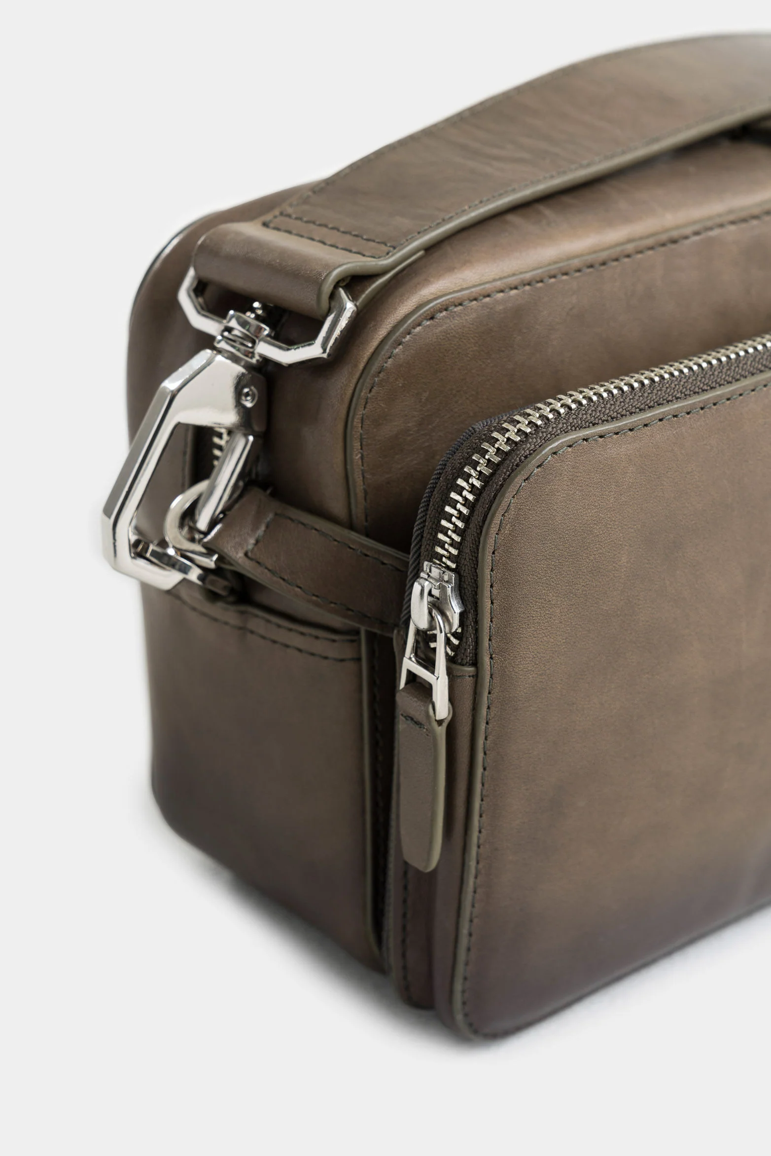 Halo Multifunctional Leather Hands-Free Bag for Men - Image 4