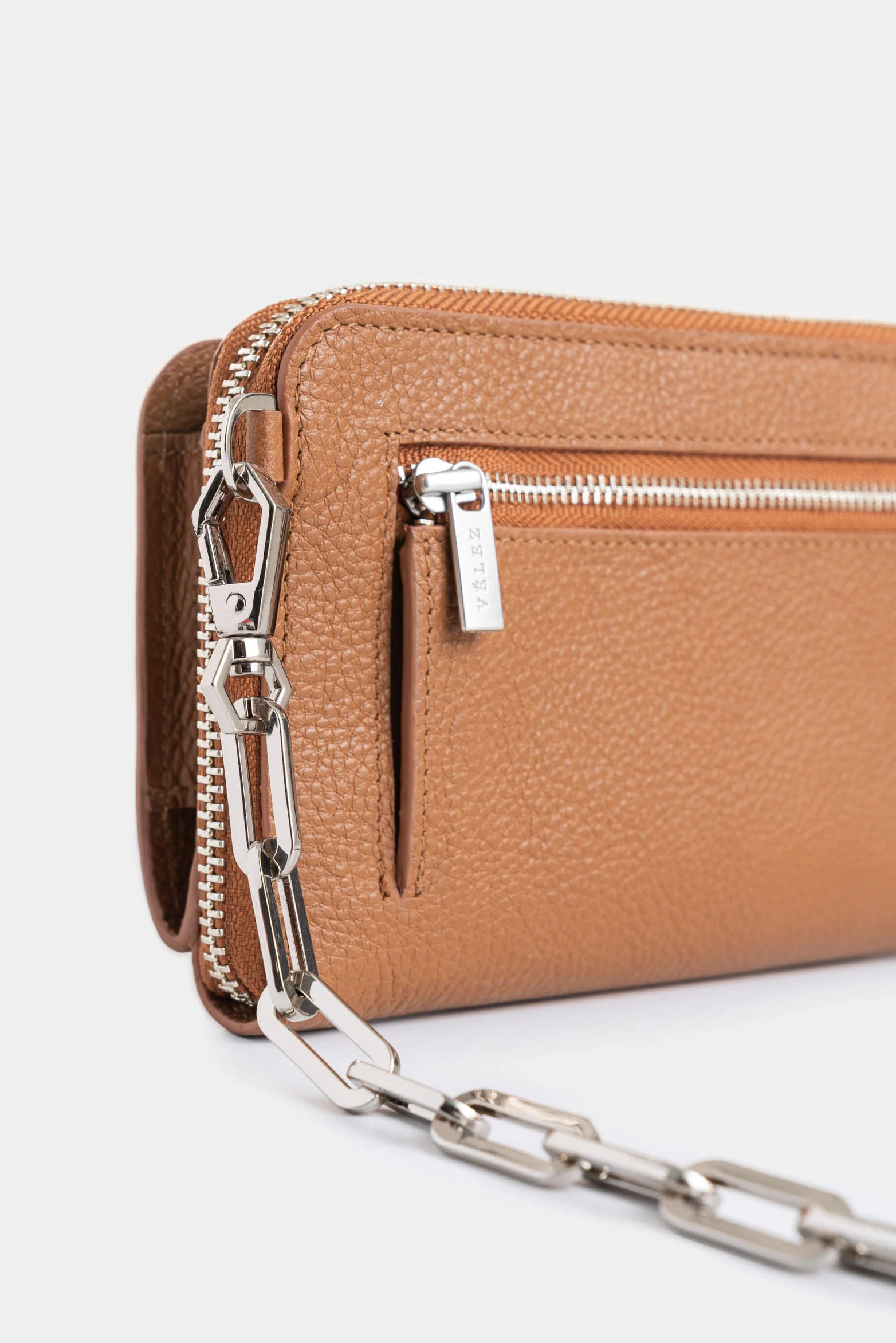 Ibiza Folia Leather Checkbook Holder for Women with Removable Chain - Image 4