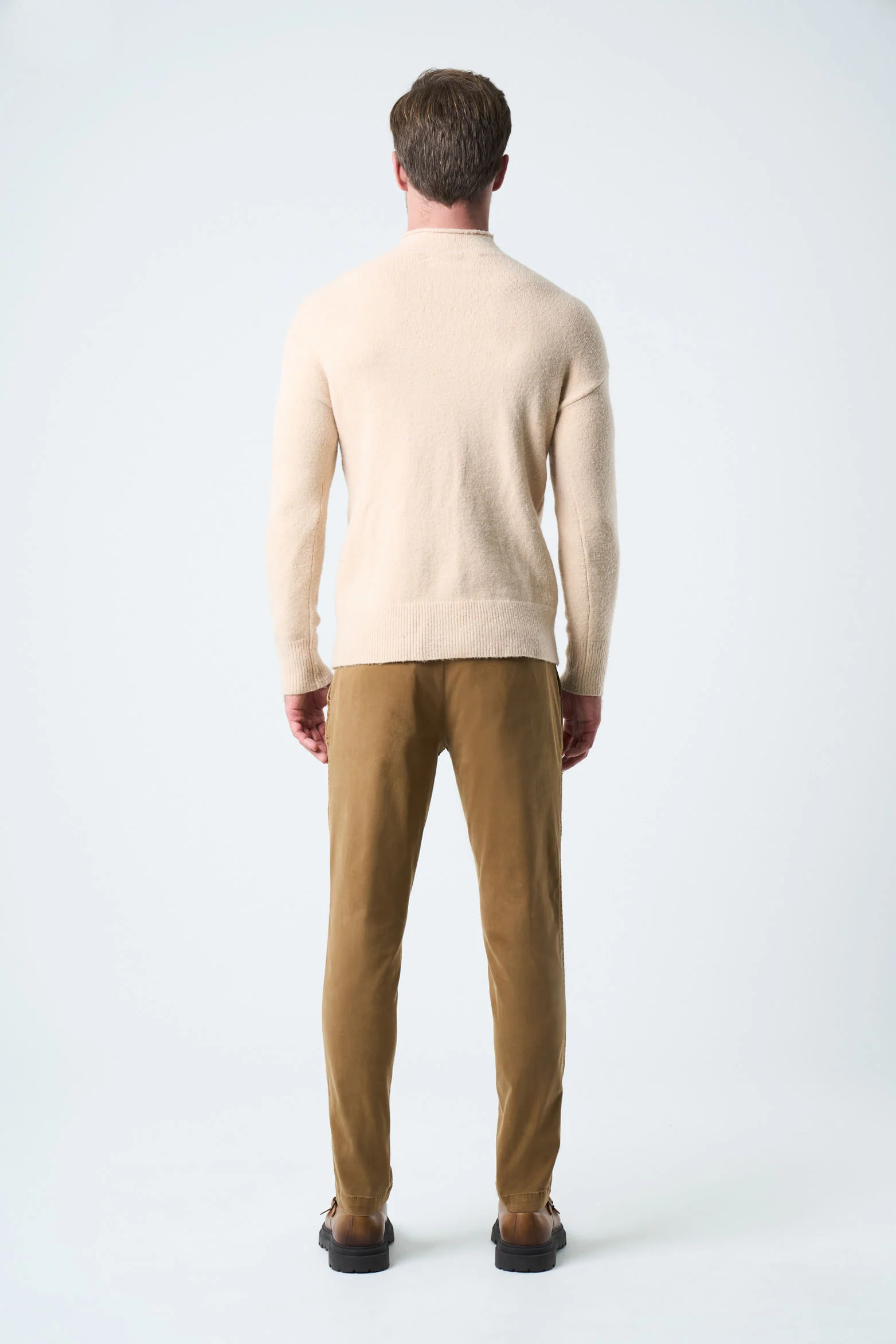 Italian Fit Semi-Fitted Chino Pants for Men - Image 3