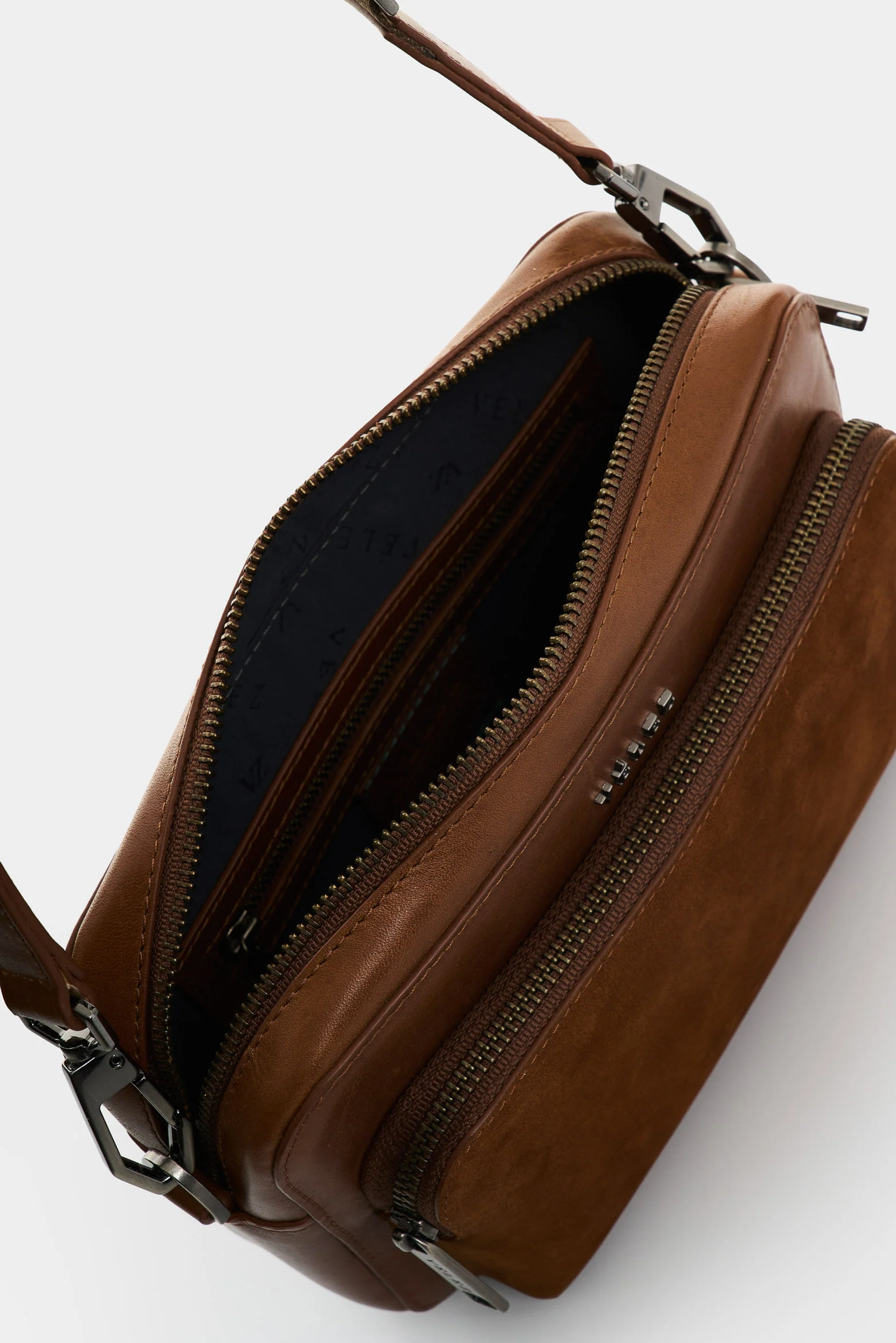 Kansas 2 leather crossbody bag for men - Image 5