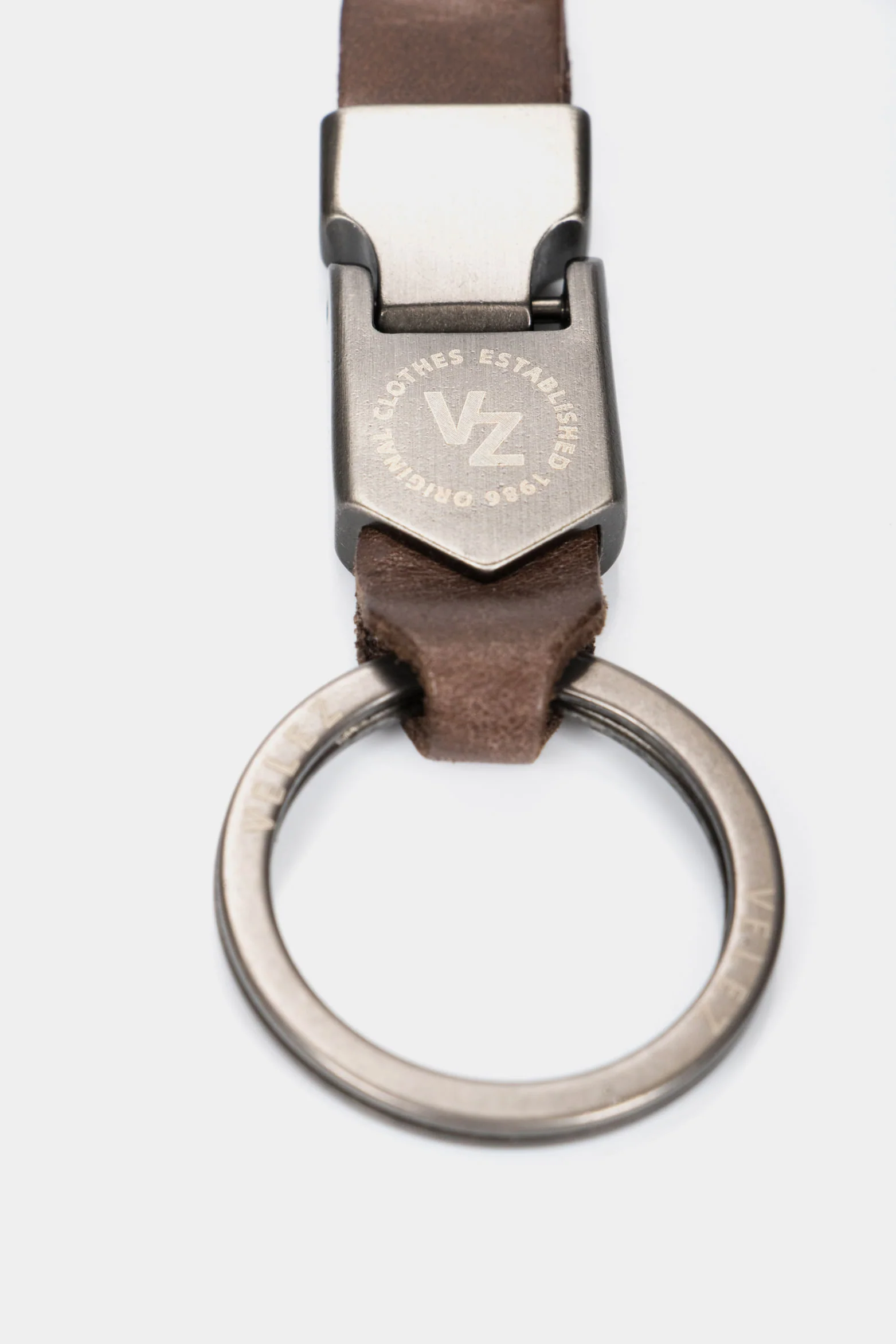 Leather carabiner keychain - Image 3