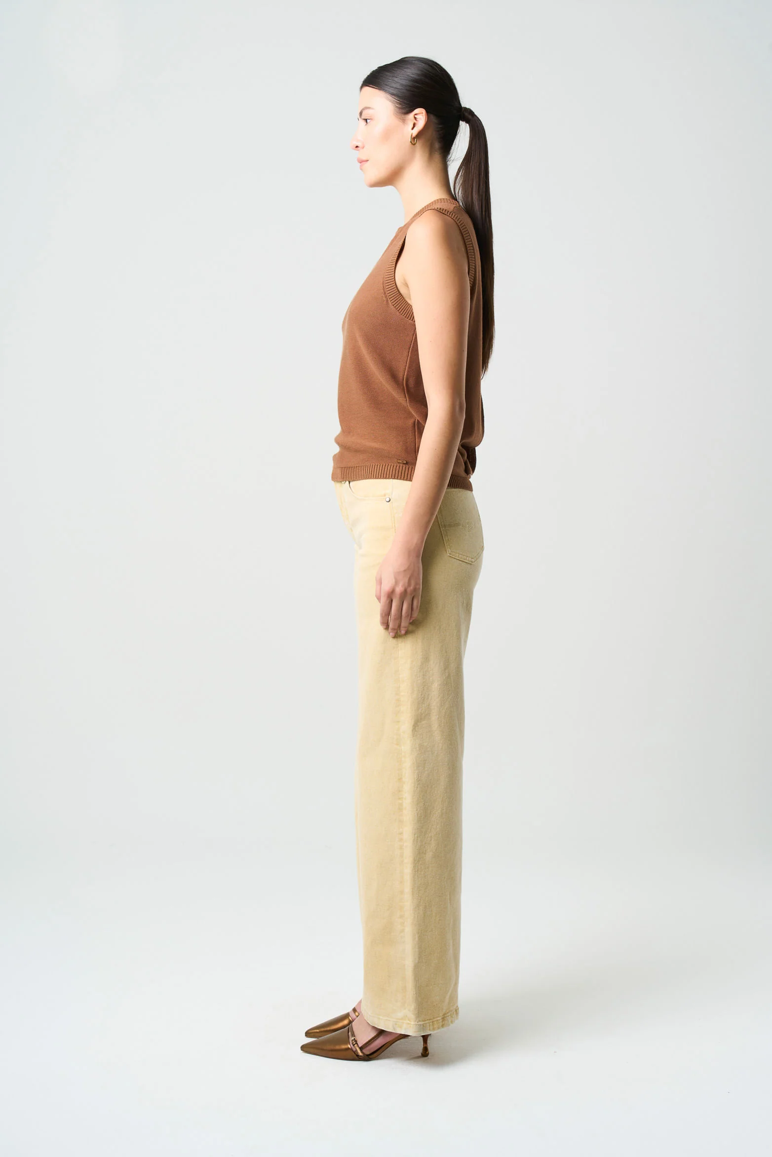 Lightweight Astromelia knit top for women - Image 2