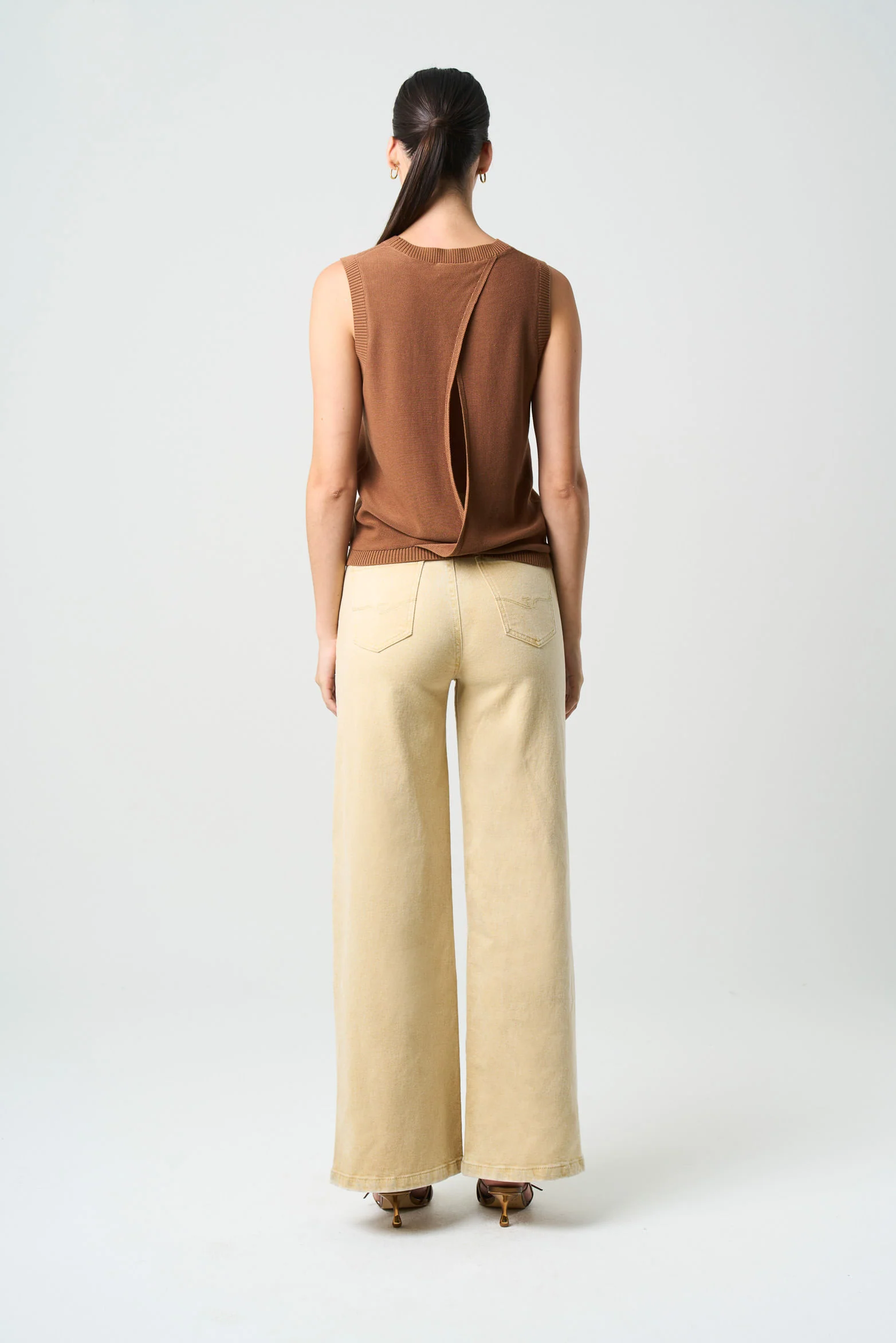 Lightweight Astromelia knit top for women - Image 3