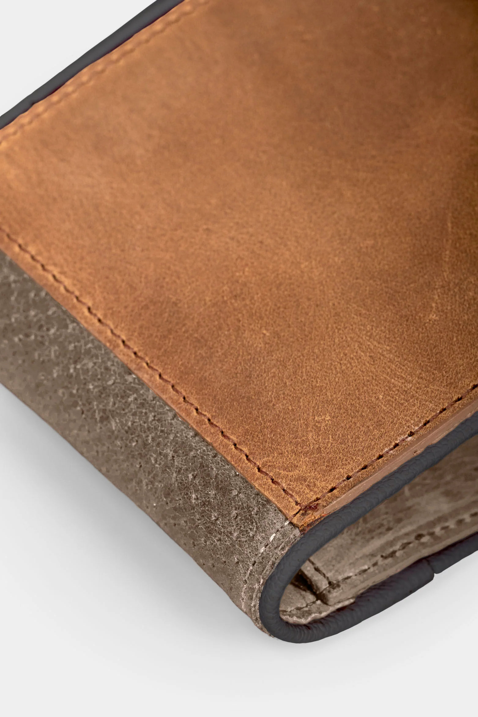 Lines Contrast Leather Wallet in Beige - Image 4