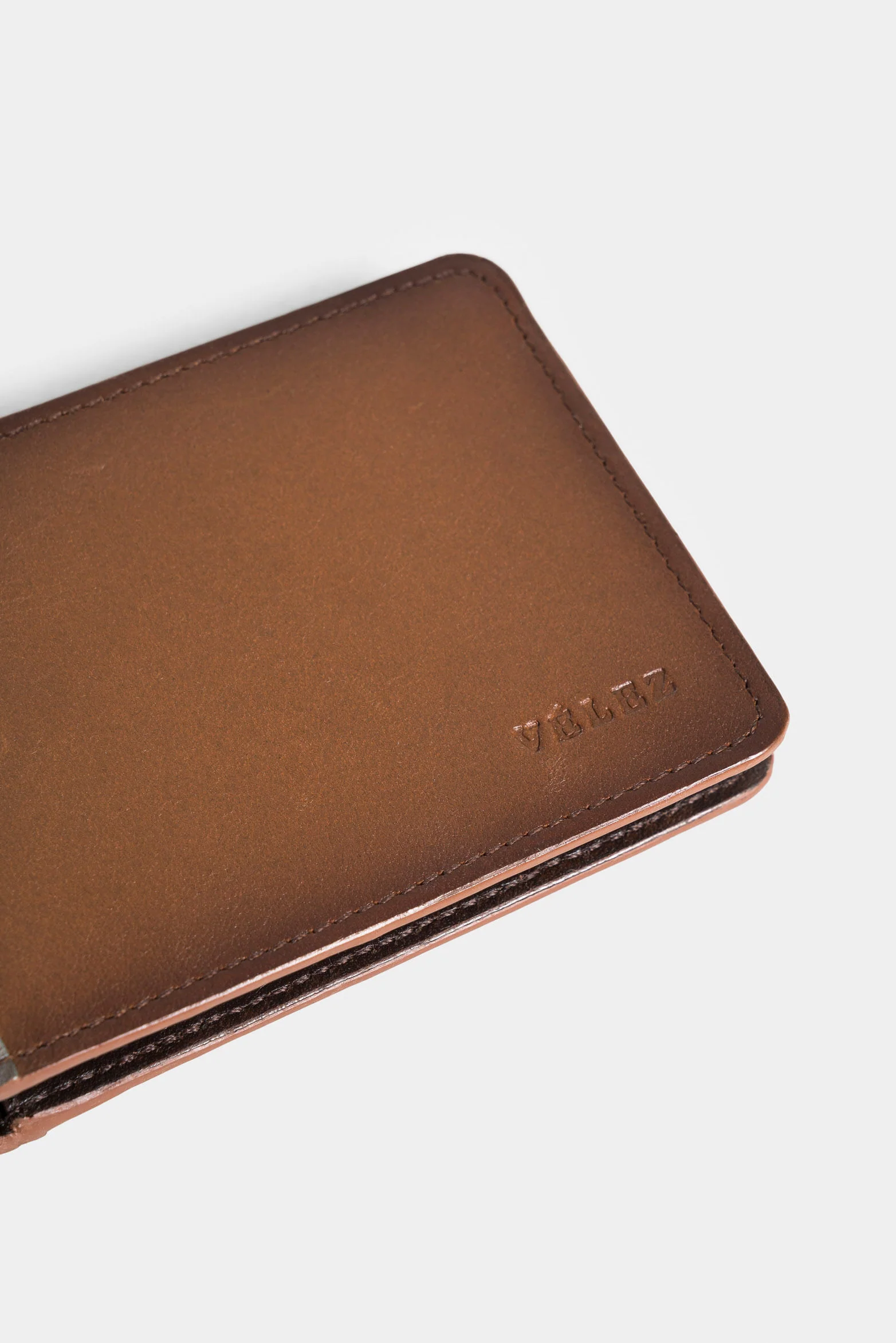 Loira Classic Silhouette Leather Wallet for Men - Image 4