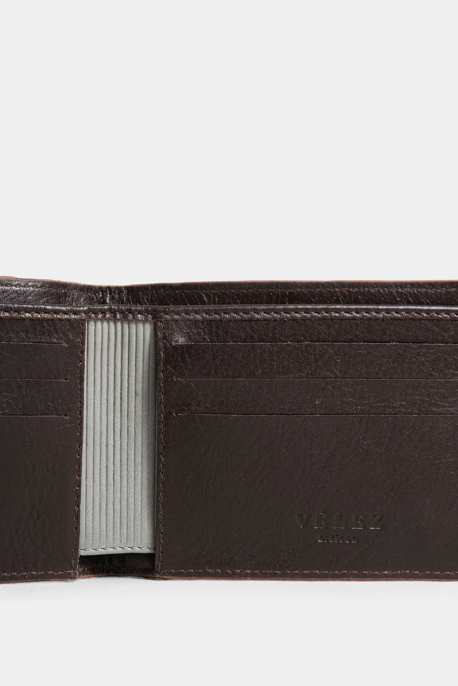 Loira Classic Silhouette Leather Wallet for Men - Image 5
