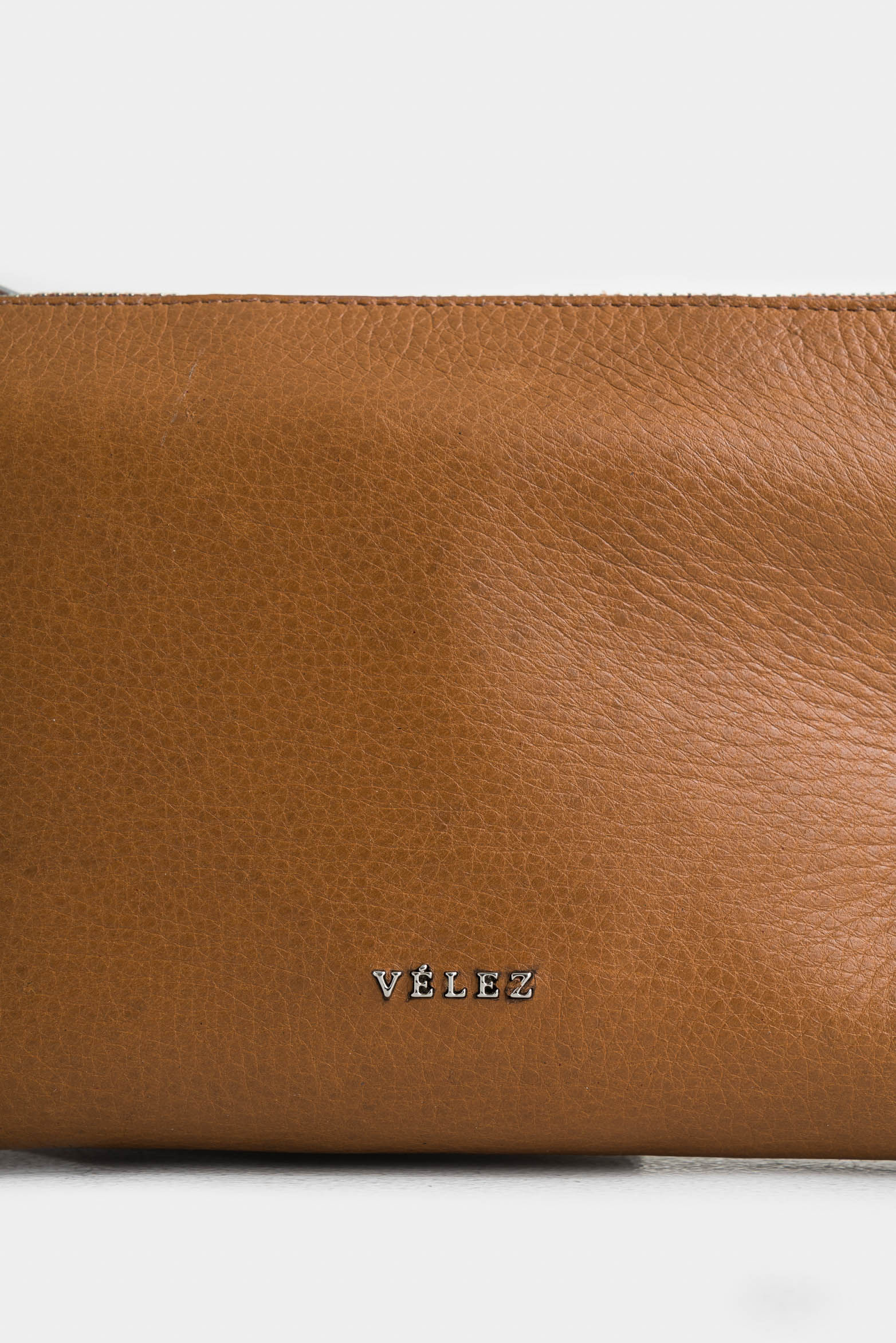 Lucía Leather Cosmetic Bag with Hexagonal Hardware for Women - Image 4
