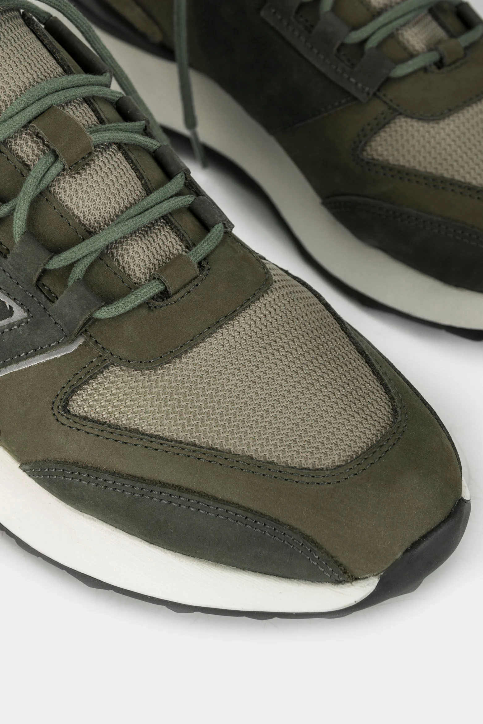 Men’s Australia Sneakers in Smooth Leather with Reflective Details - Image 4