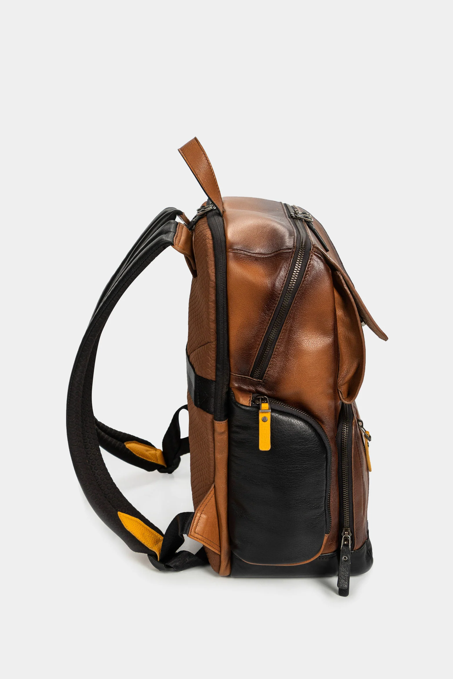 Men’s Imperial Backpack in Honey-Colored Leather with Front Pocket - Image 4