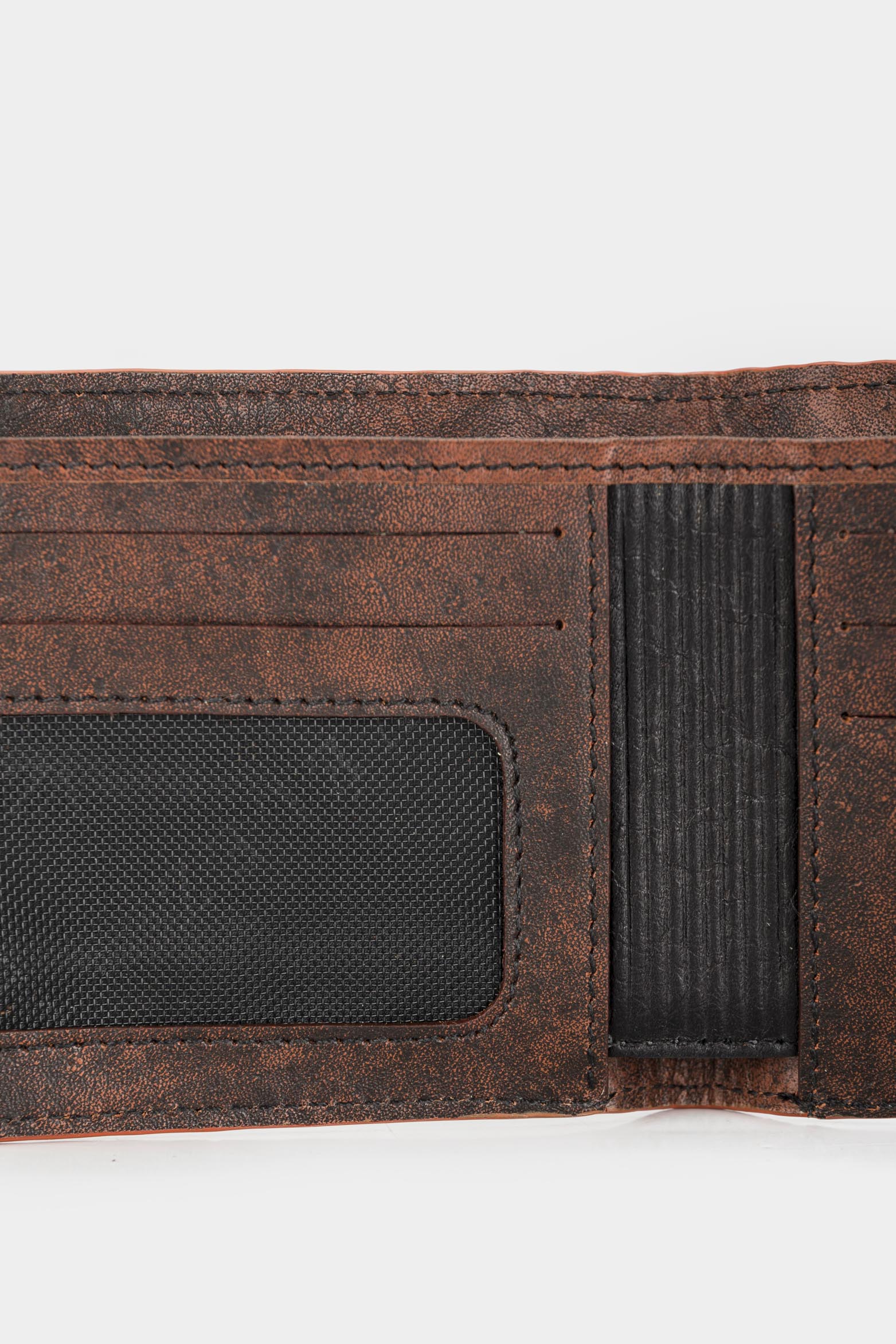 Men’s Leather Trekking Wallet with Handcrafted Finish - Image 6