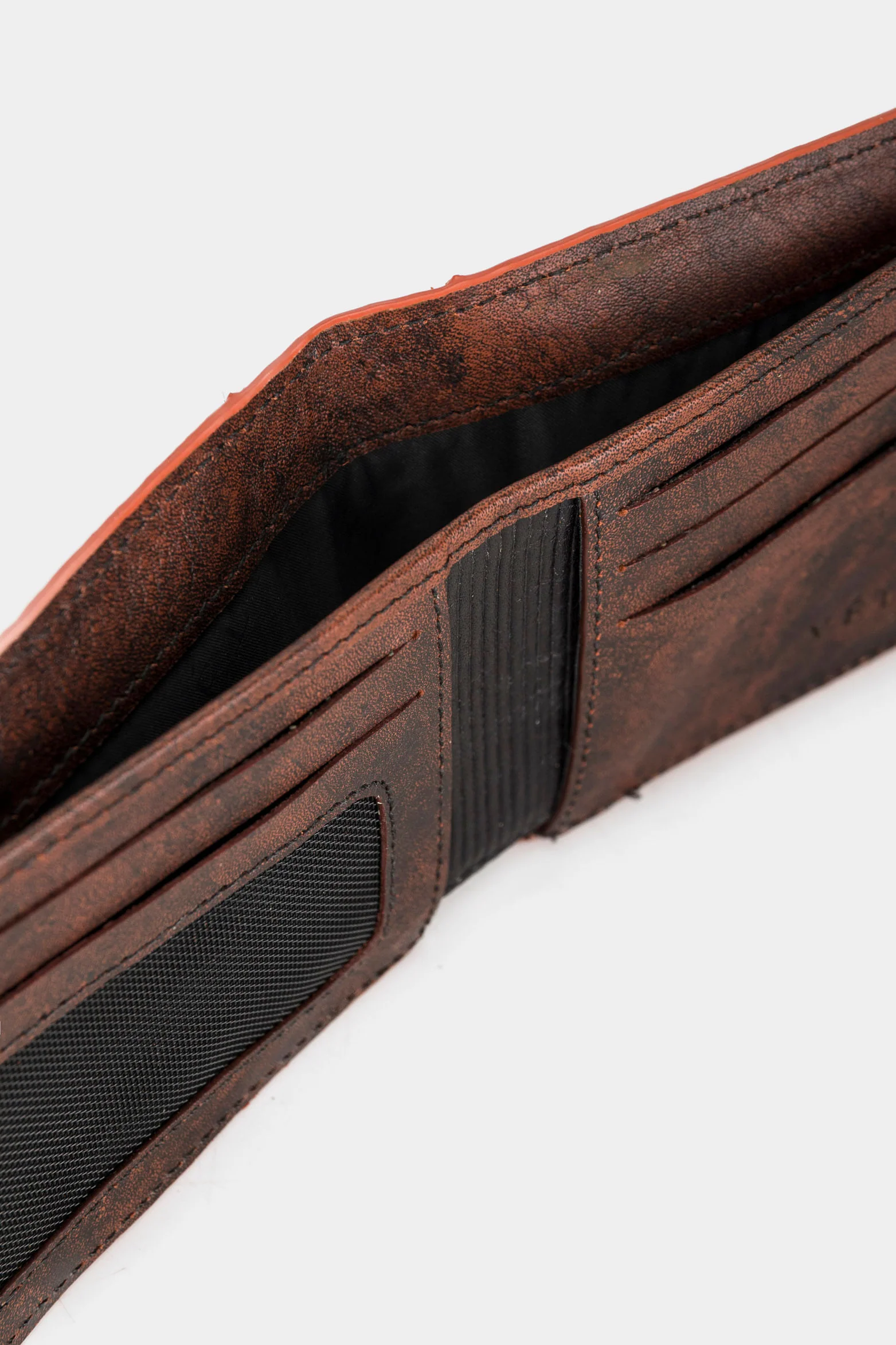 Men’s Leather Trekking Wallet with Handcrafted Finish - Image 7