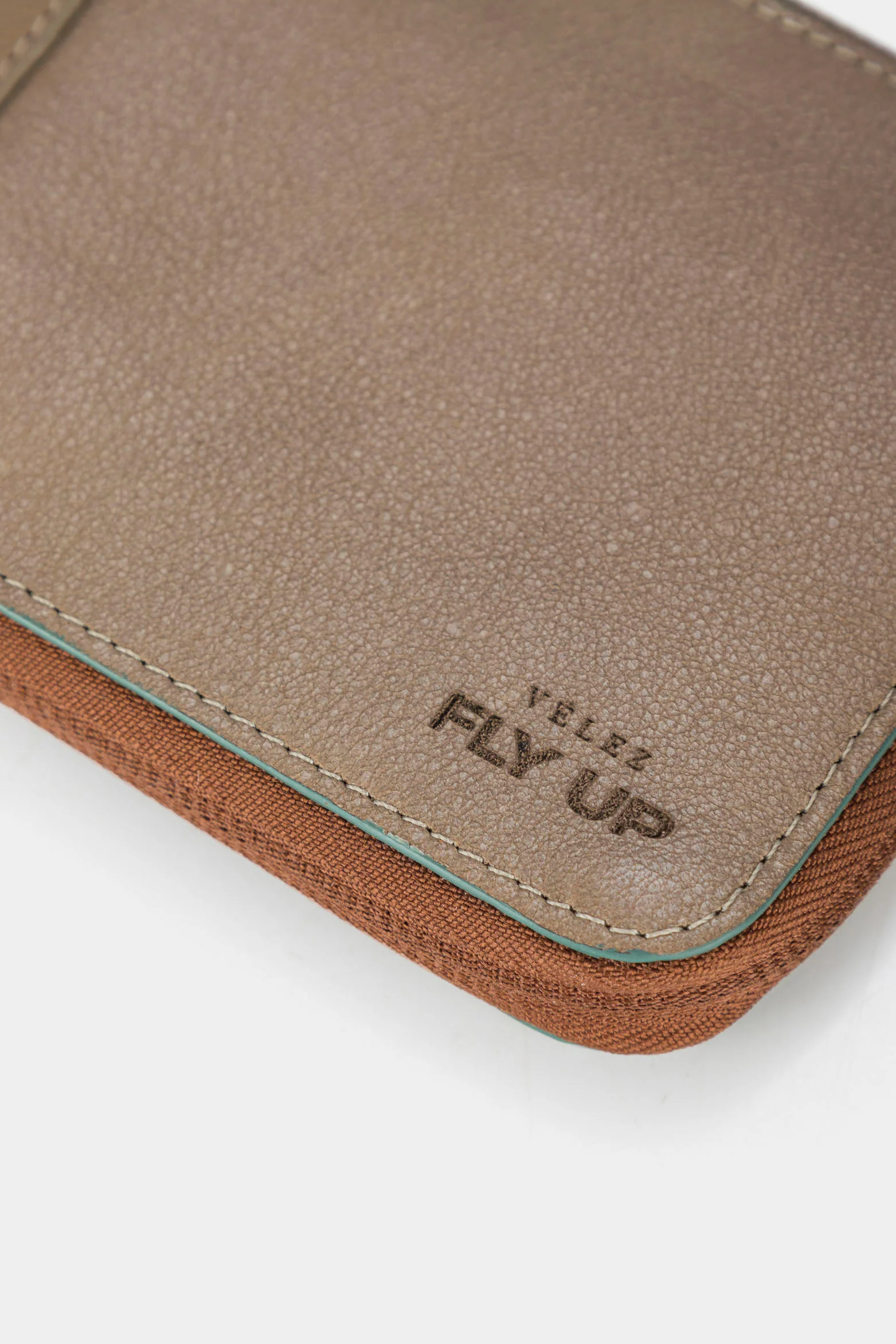 Men’s Lebrunt Leather Wallet with Removable Chain and Carabiner - Image 4
