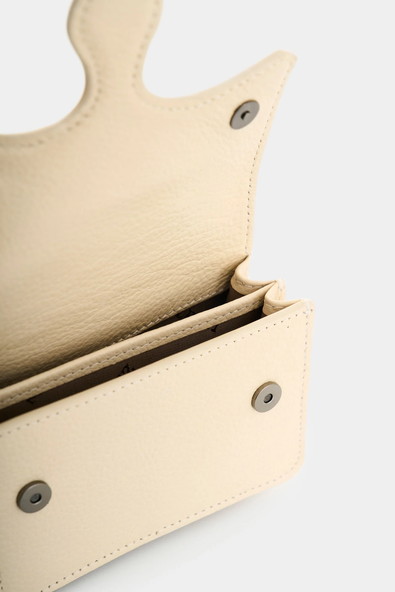 Mini Garniel leather coin purse for women - Image 5