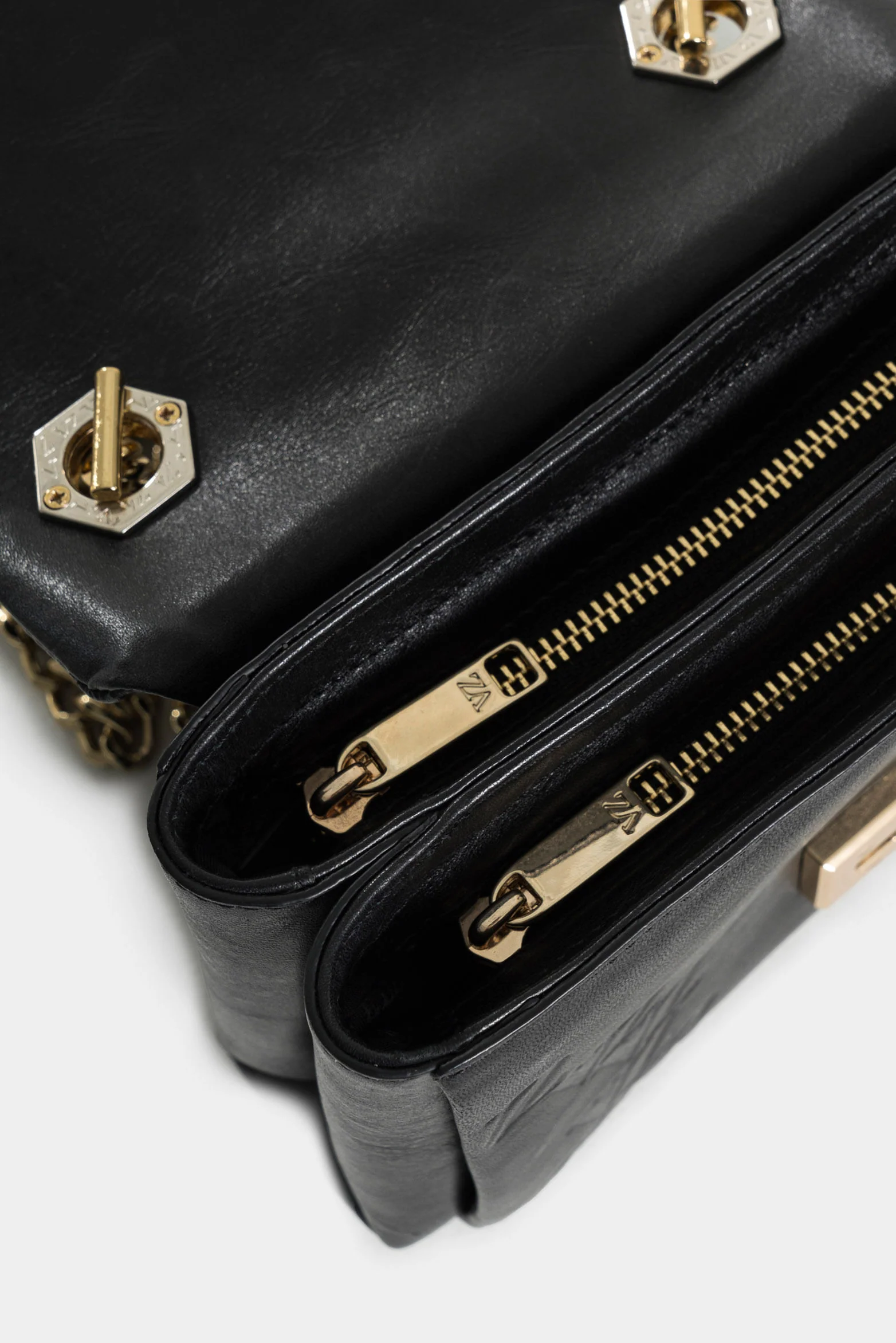 Mini Lili 2.0 Hands-Free Leather Bag with Metallic Chain - Image 5