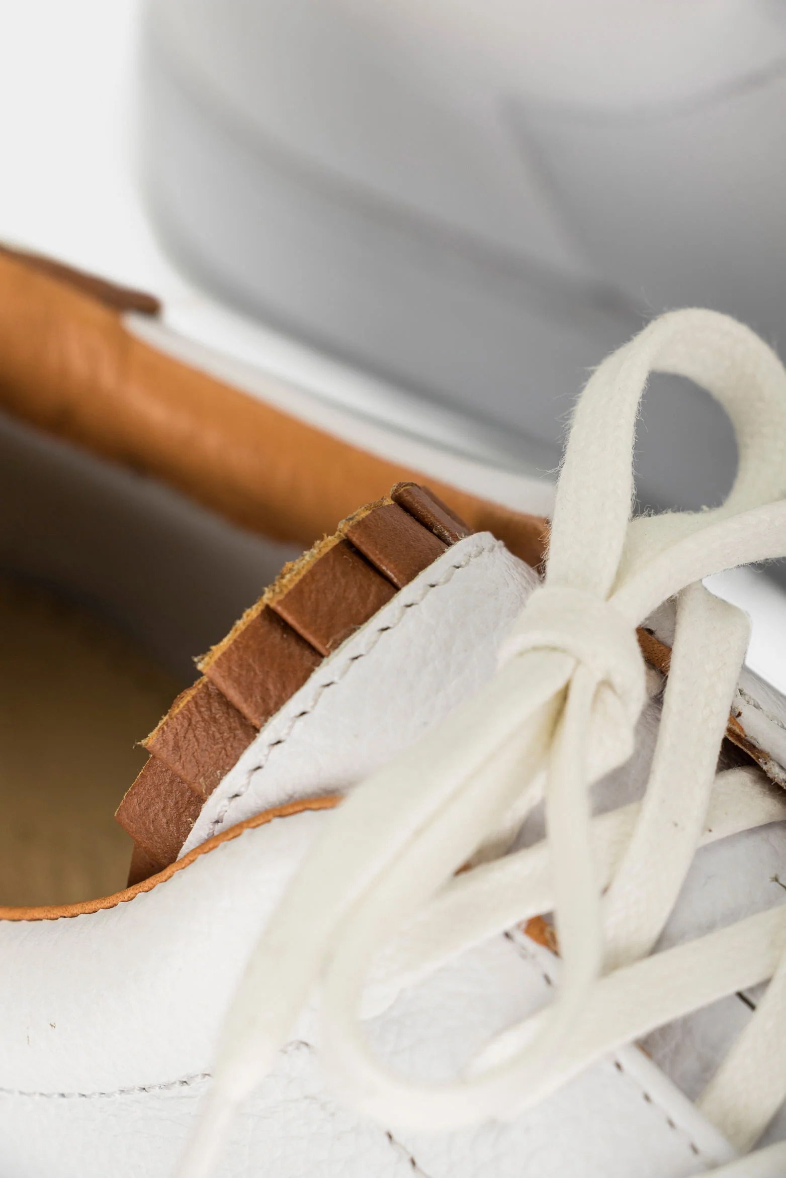 Oda Casual Two-Tone Leather Sneakers in White - Image 5