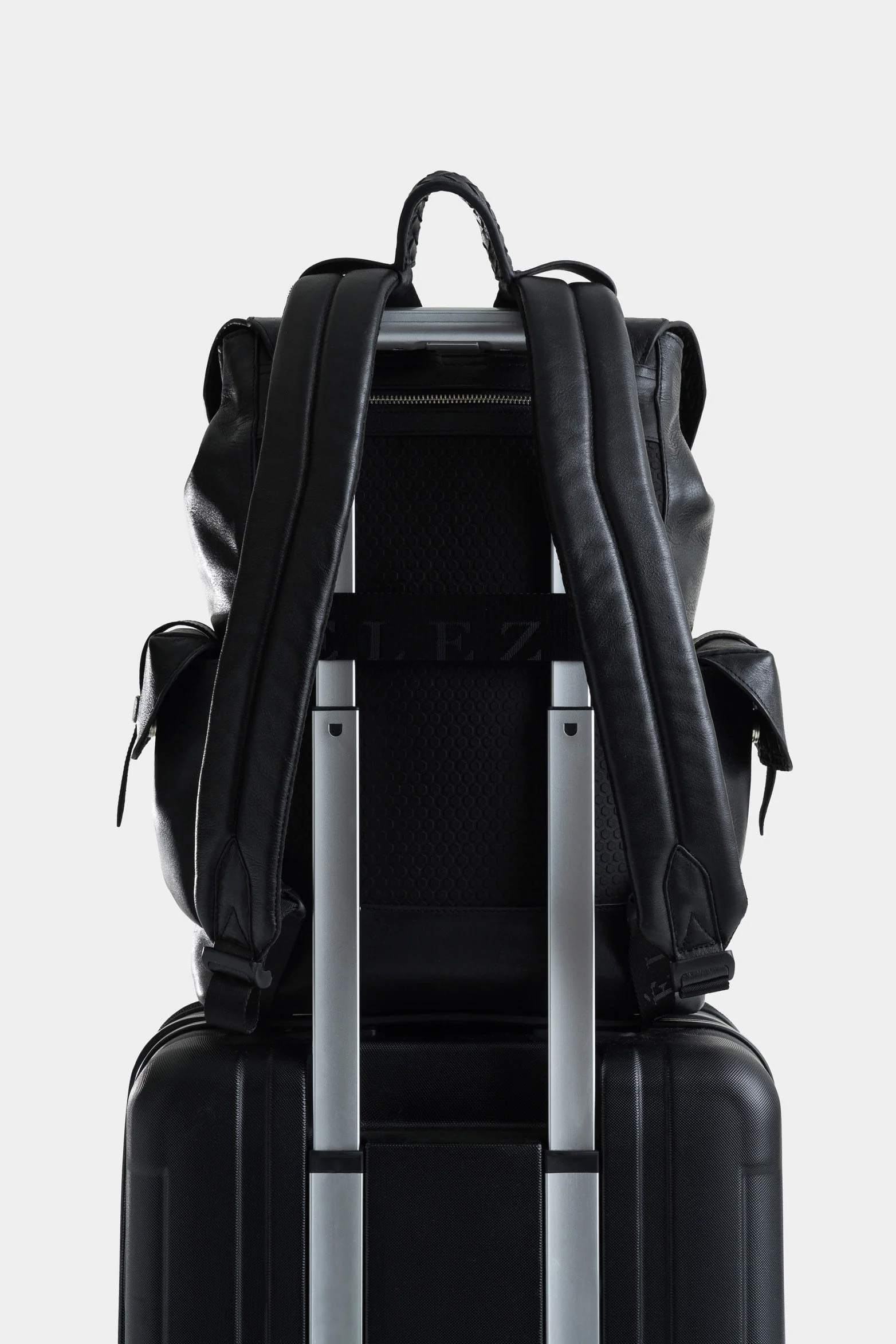 Ontario Leather Backpack for Men with Woven Handle - Image 3