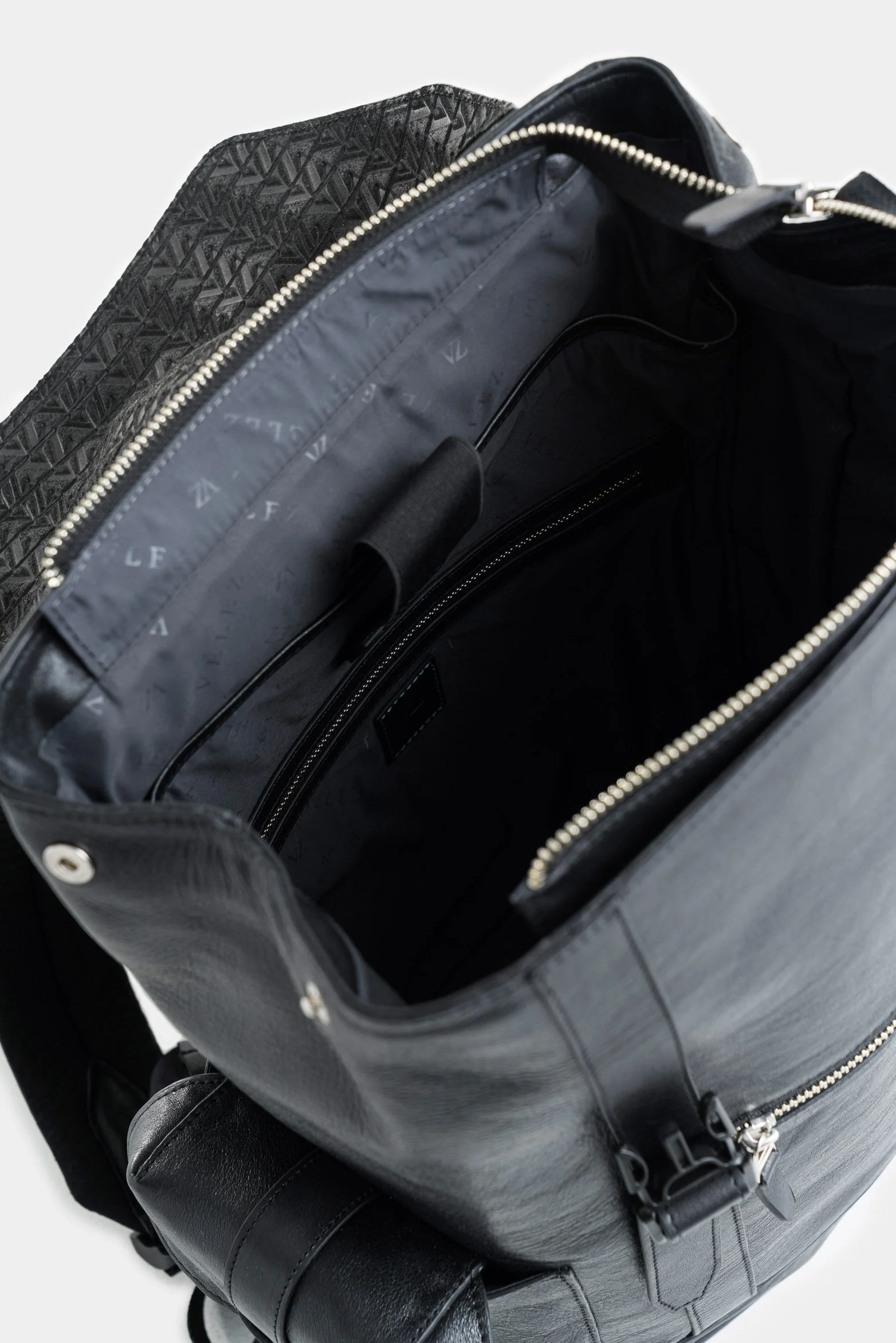 Ontario Leather Backpack for Men with Woven Handle - Image 5