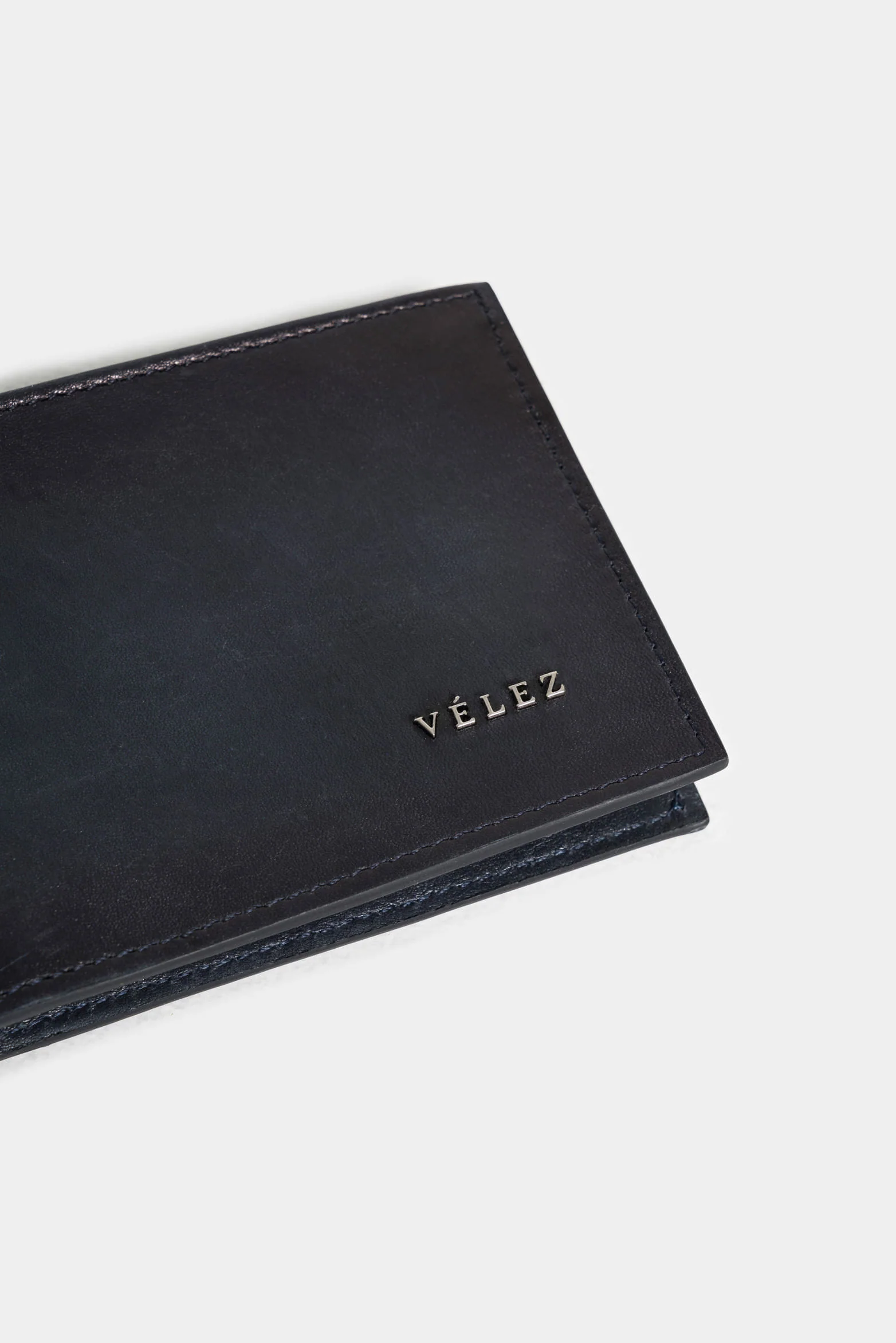 Ontario Leather Wallet for Men with Spaced Outline - Image 4