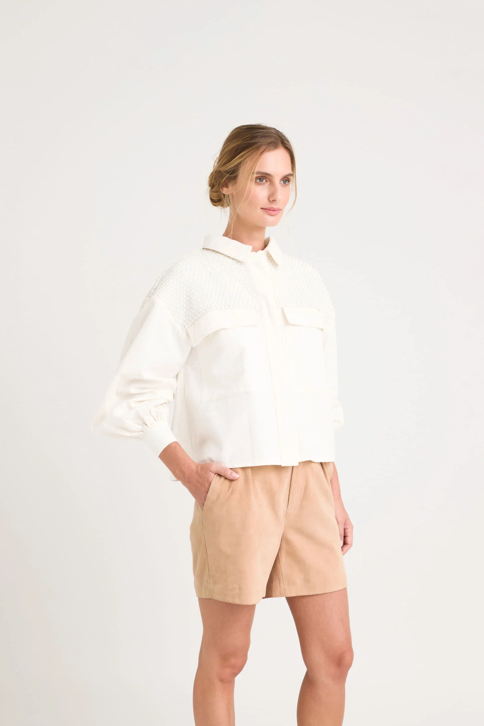 Oversized Iris Linen Jacket for Women with Knitted Cuffs - Image 4