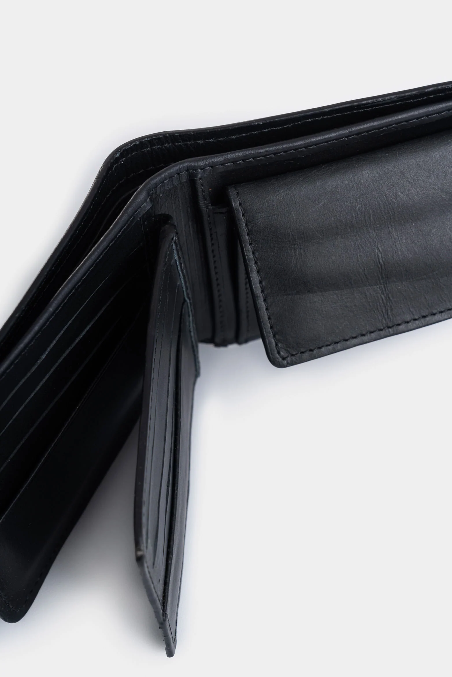 Paled Leather Wallet for Men  Casual Style - Image 5