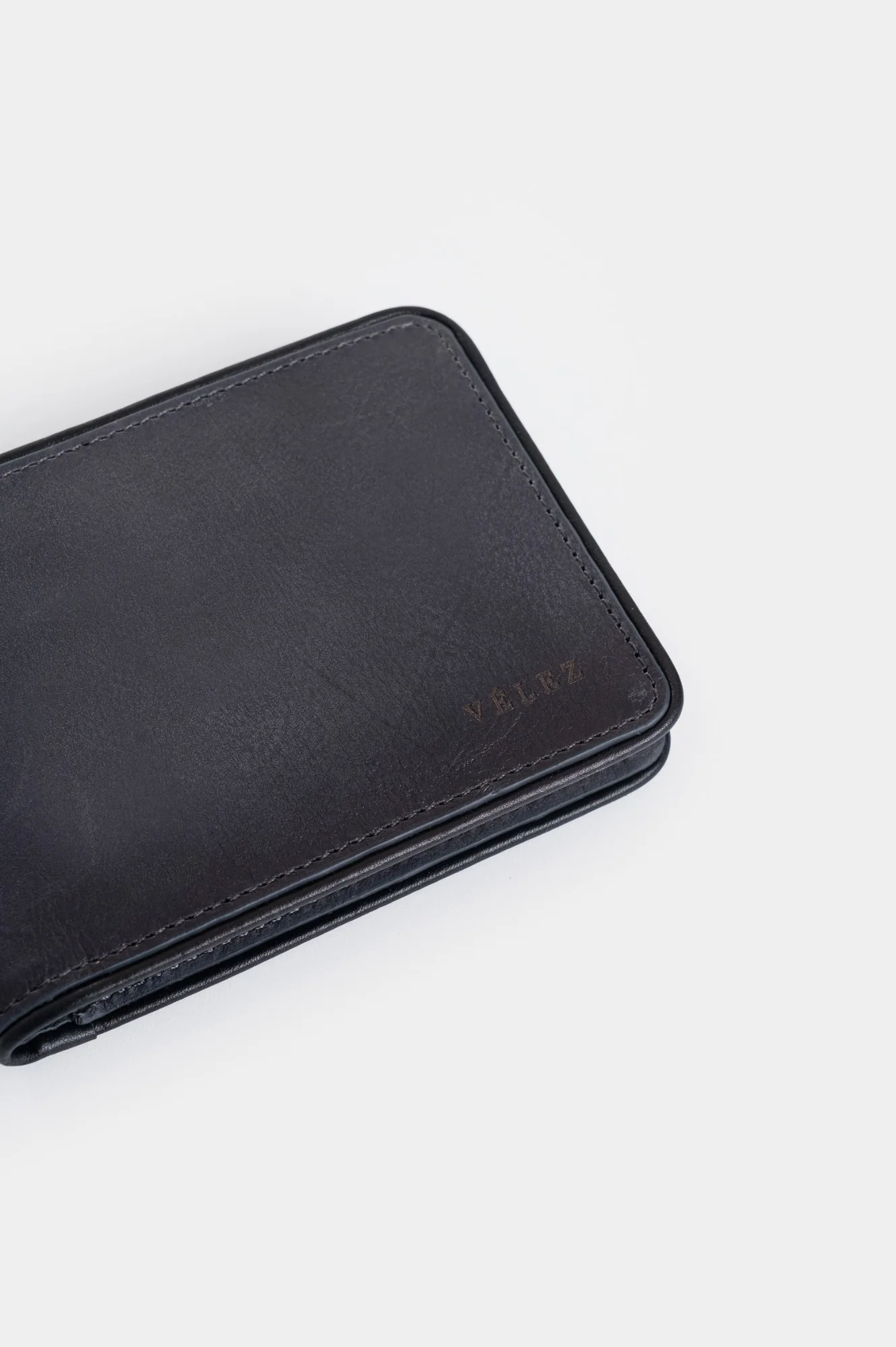 Pegasus leather wallet for men with contrast detail - Image 4