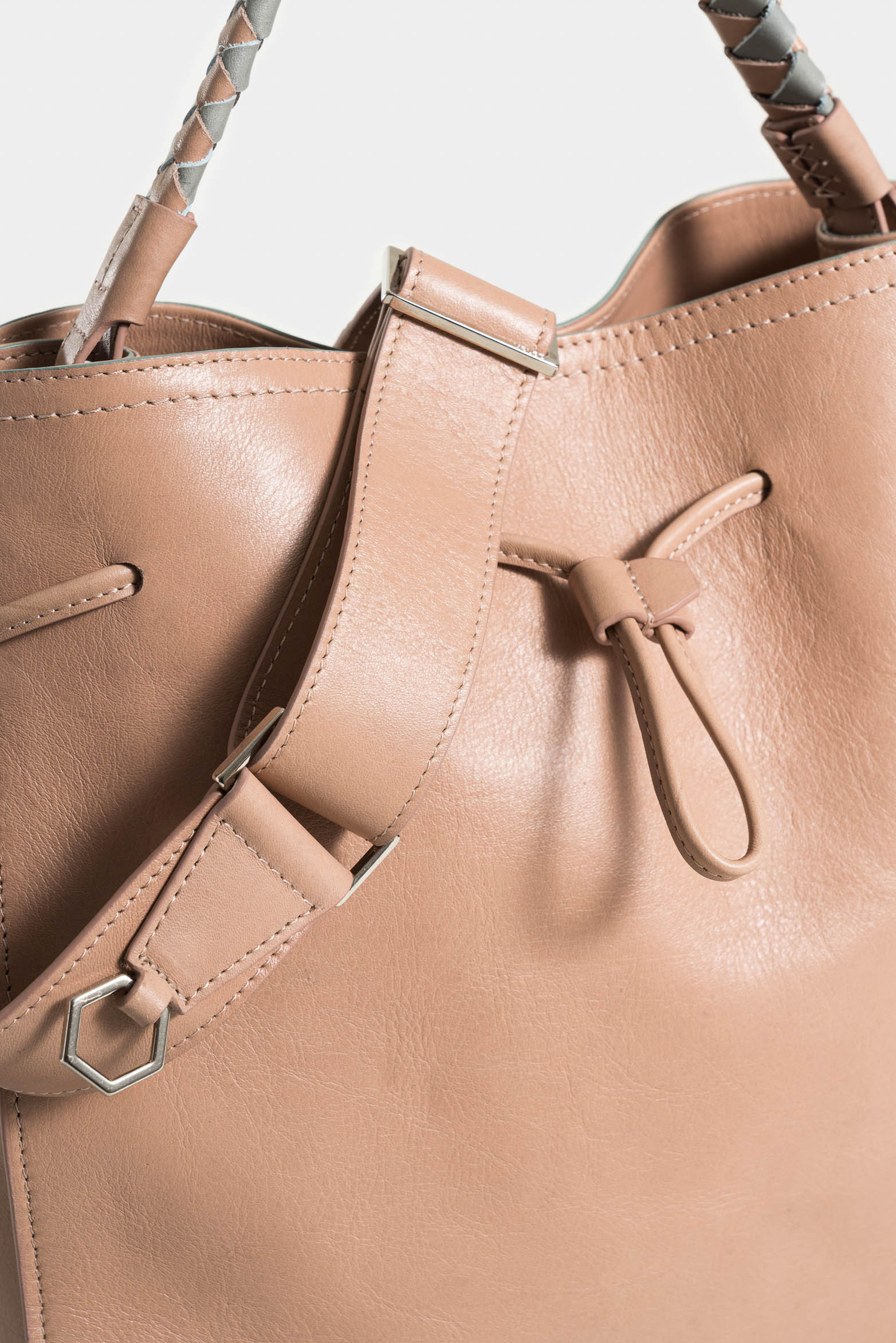 Pers Leather Shopping Bag with Woven Handle for Women - Image 4