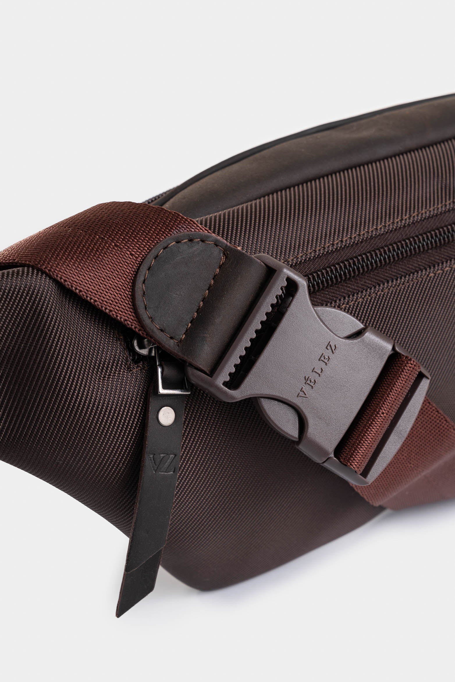 Retro brown leather bumbag - Image 4