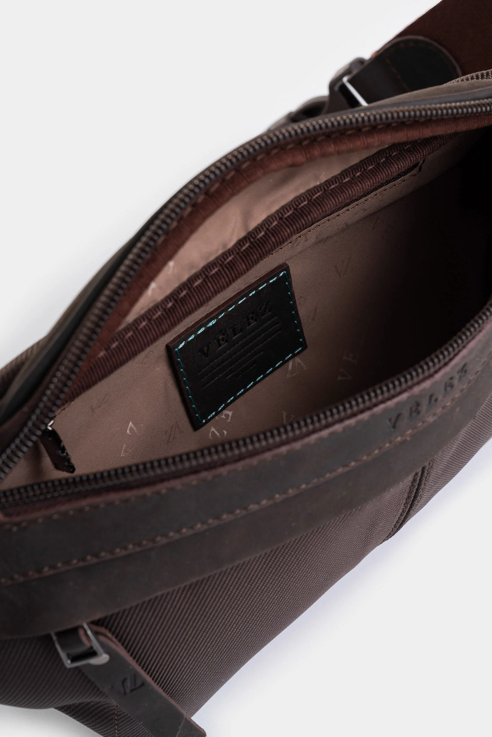 Retro brown leather bumbag - Image 5