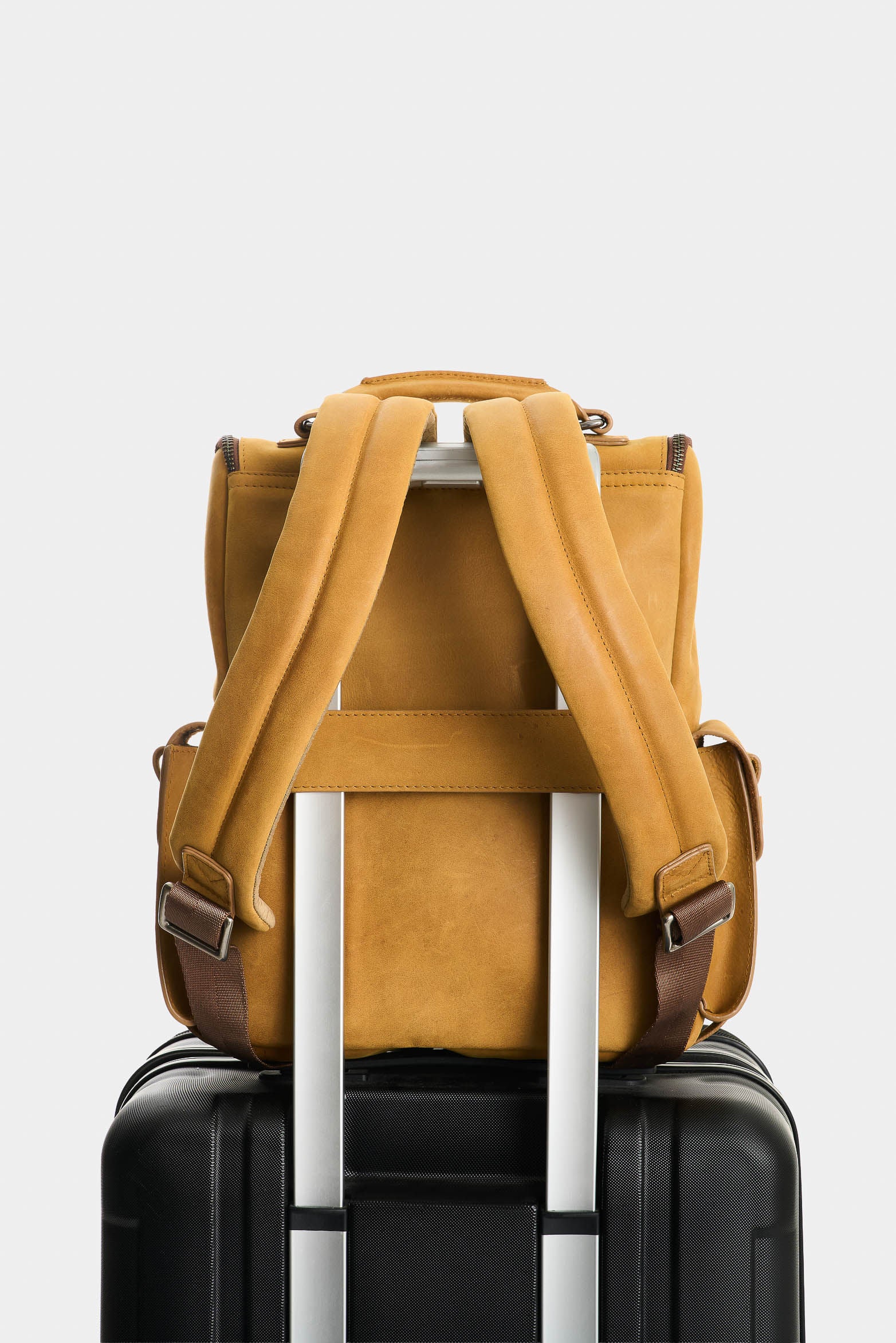 Rioja Oregon aged leather backpack for women - Image 3