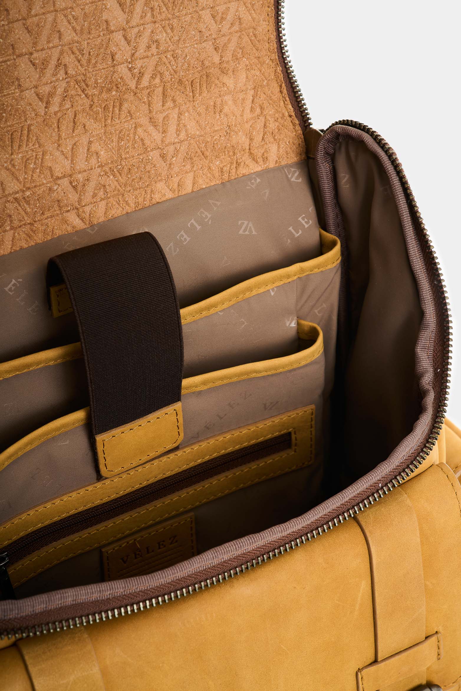 Rioja Oregon aged leather backpack for women - Image 5