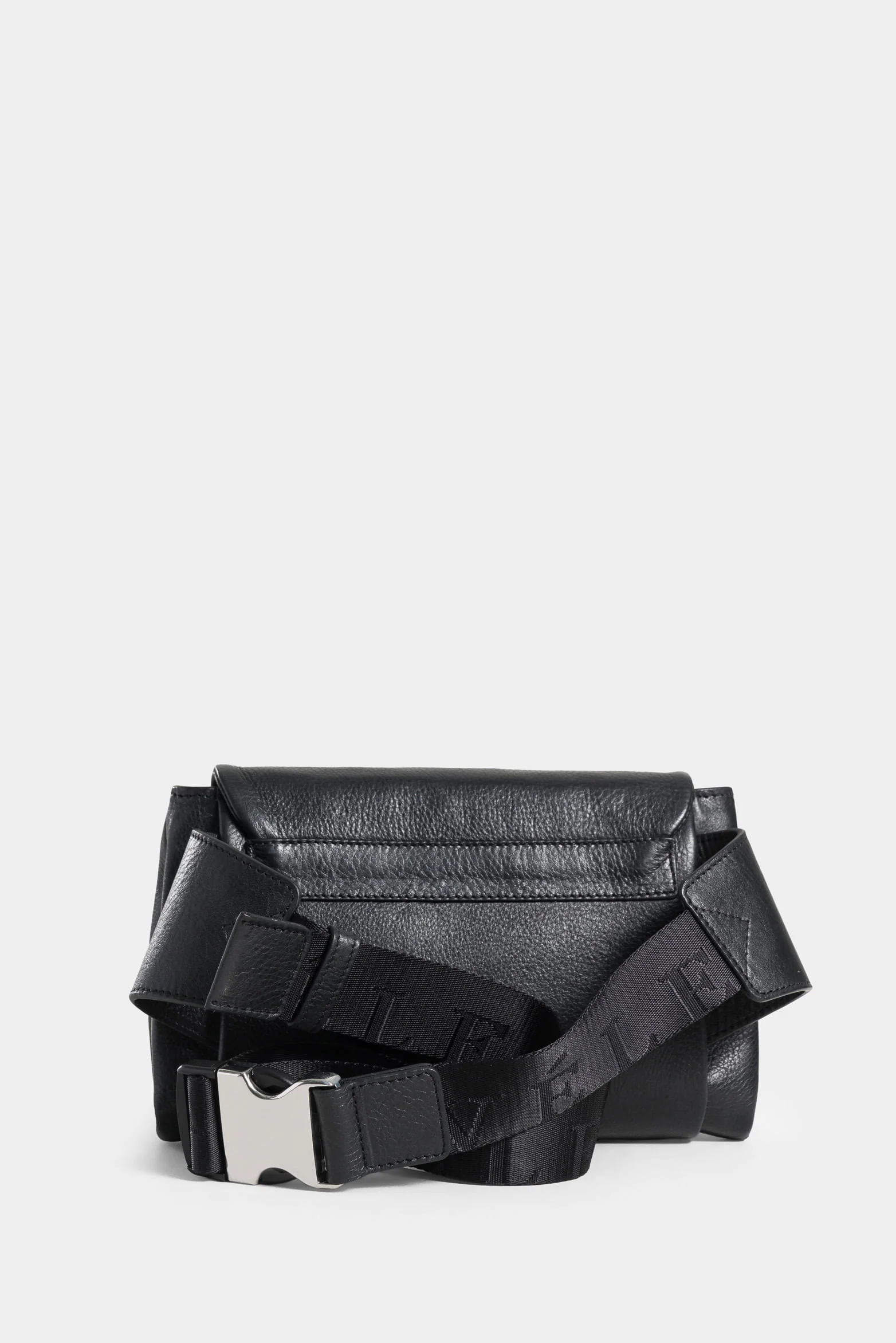 River Leather Fanny Pack with Metallic Plate for Men - Image 3
