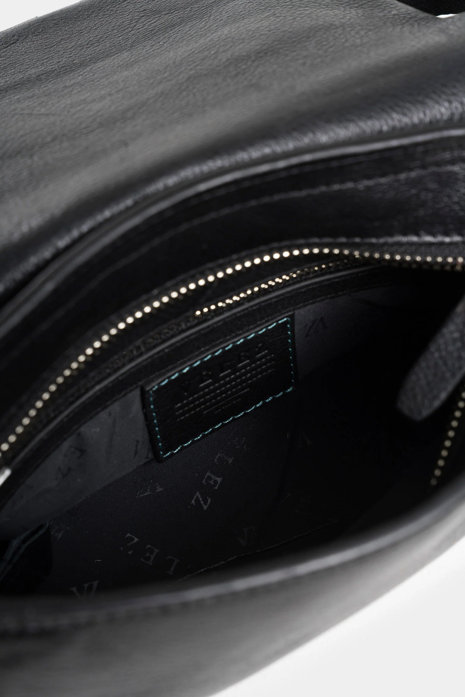 River Leather Fanny Pack with Metallic Plate for Men - Image 5