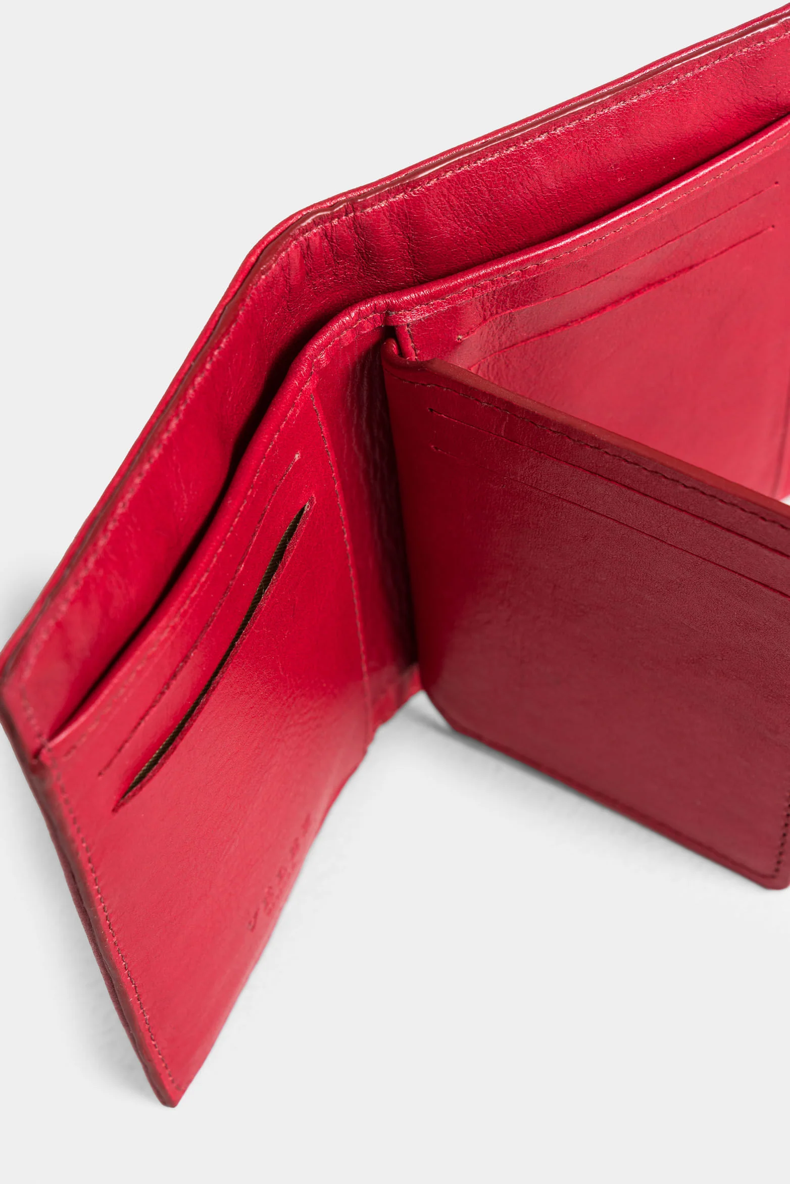 Taupe Leather Wallet for Women with Bee Marking - Image 5