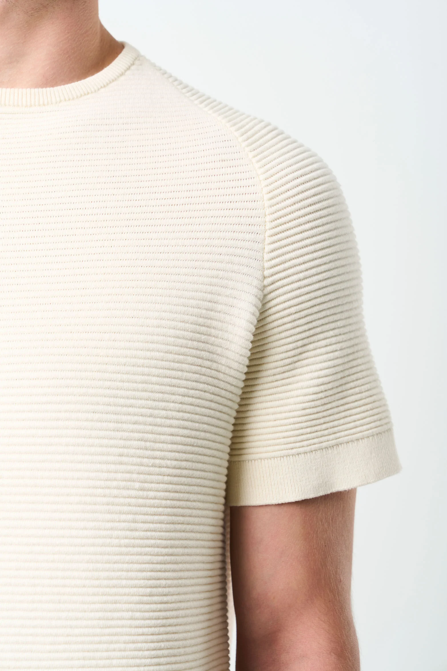 Textured short-sleeved Vida knit T-shirt for men - Image 6