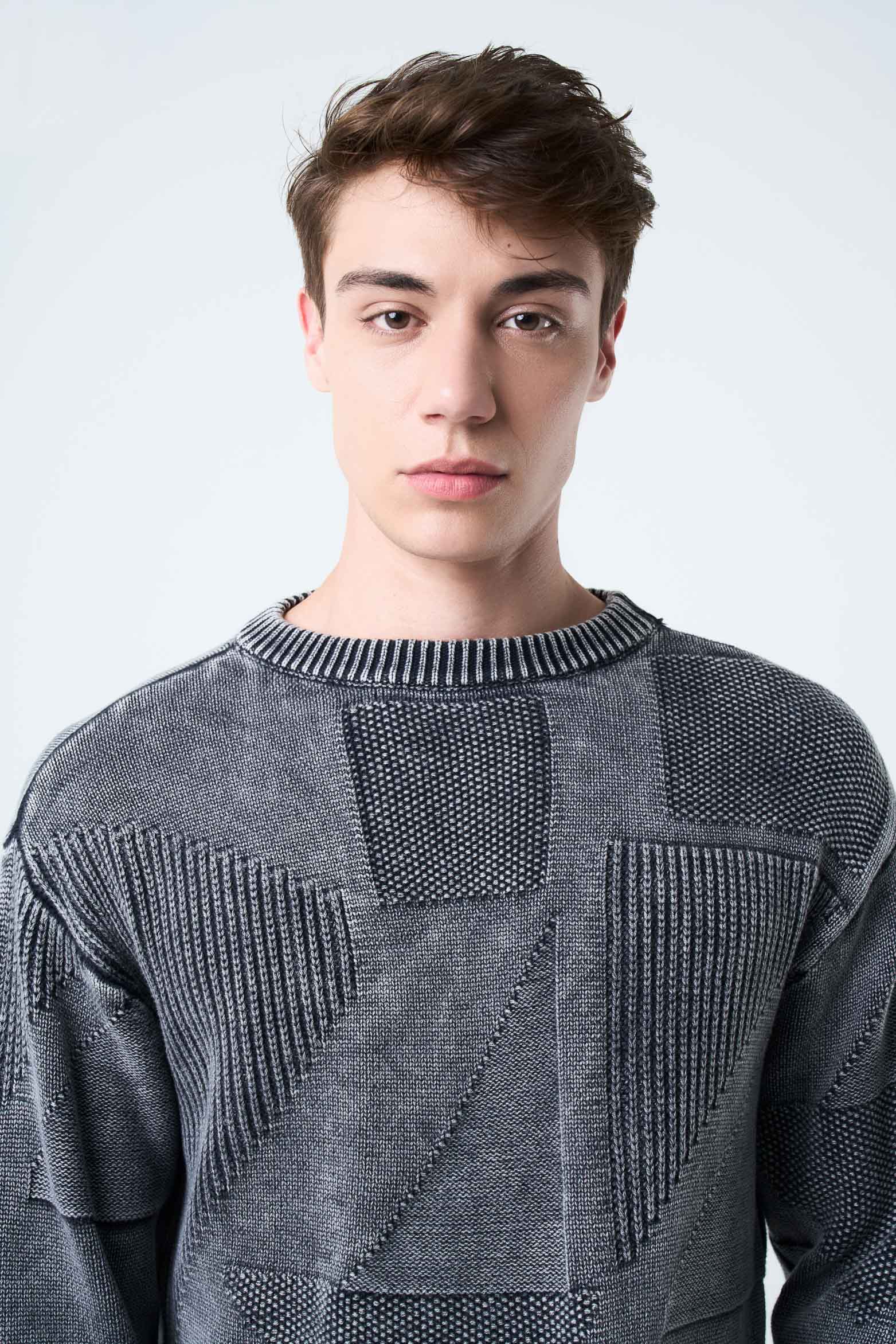 Triangles knitted sweater for men semi-fitted - Image 5