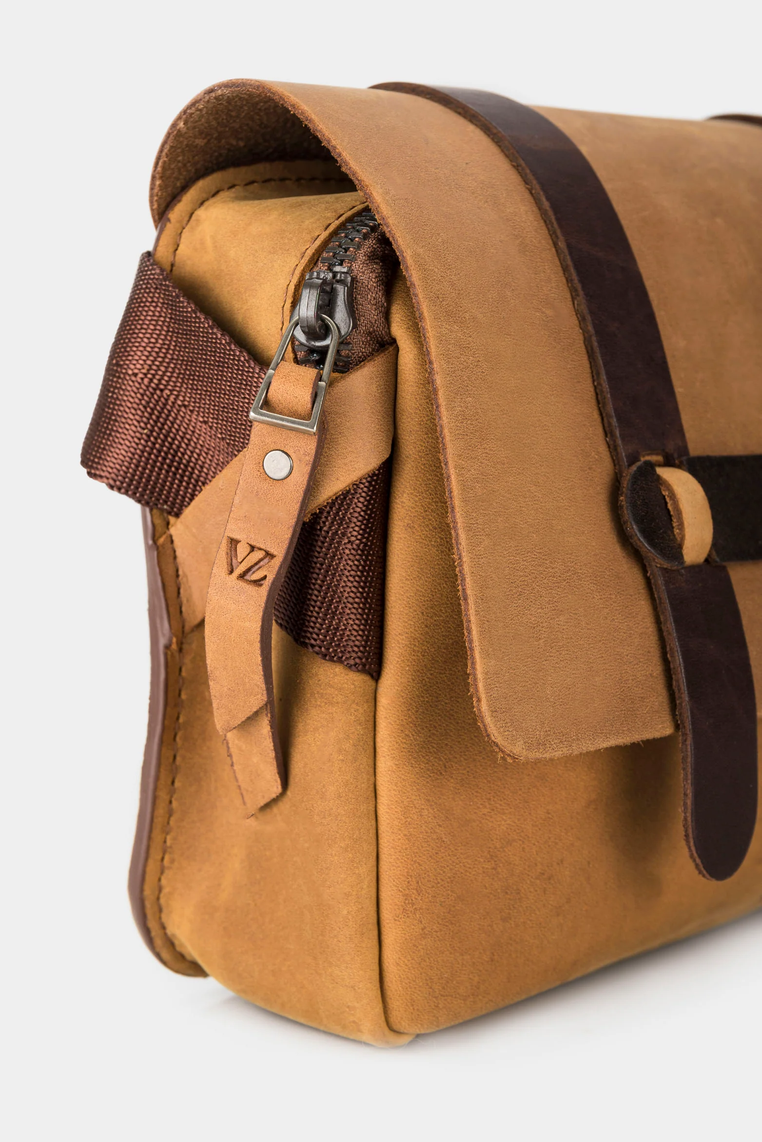 Vintage honey leather casual bumbag - Image 4